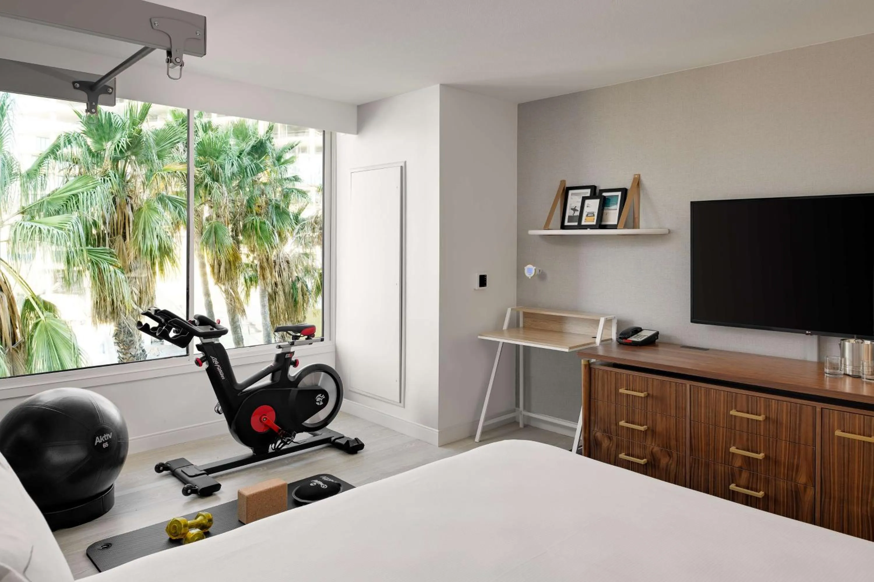 Bed in Hilton Los Angeles-Culver City, CA