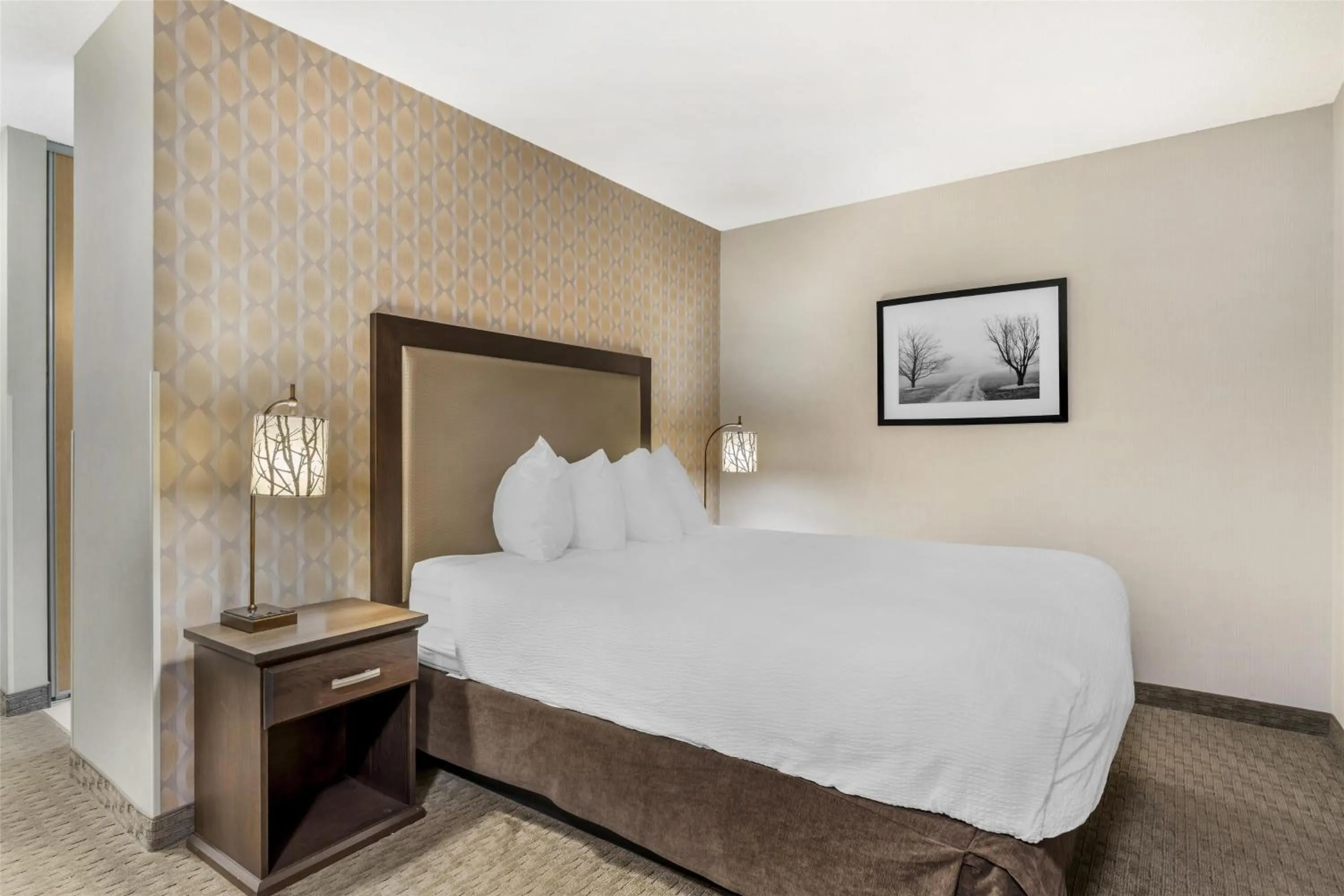 Bedroom, Bed in Best Western Plus Country Meadows Inn