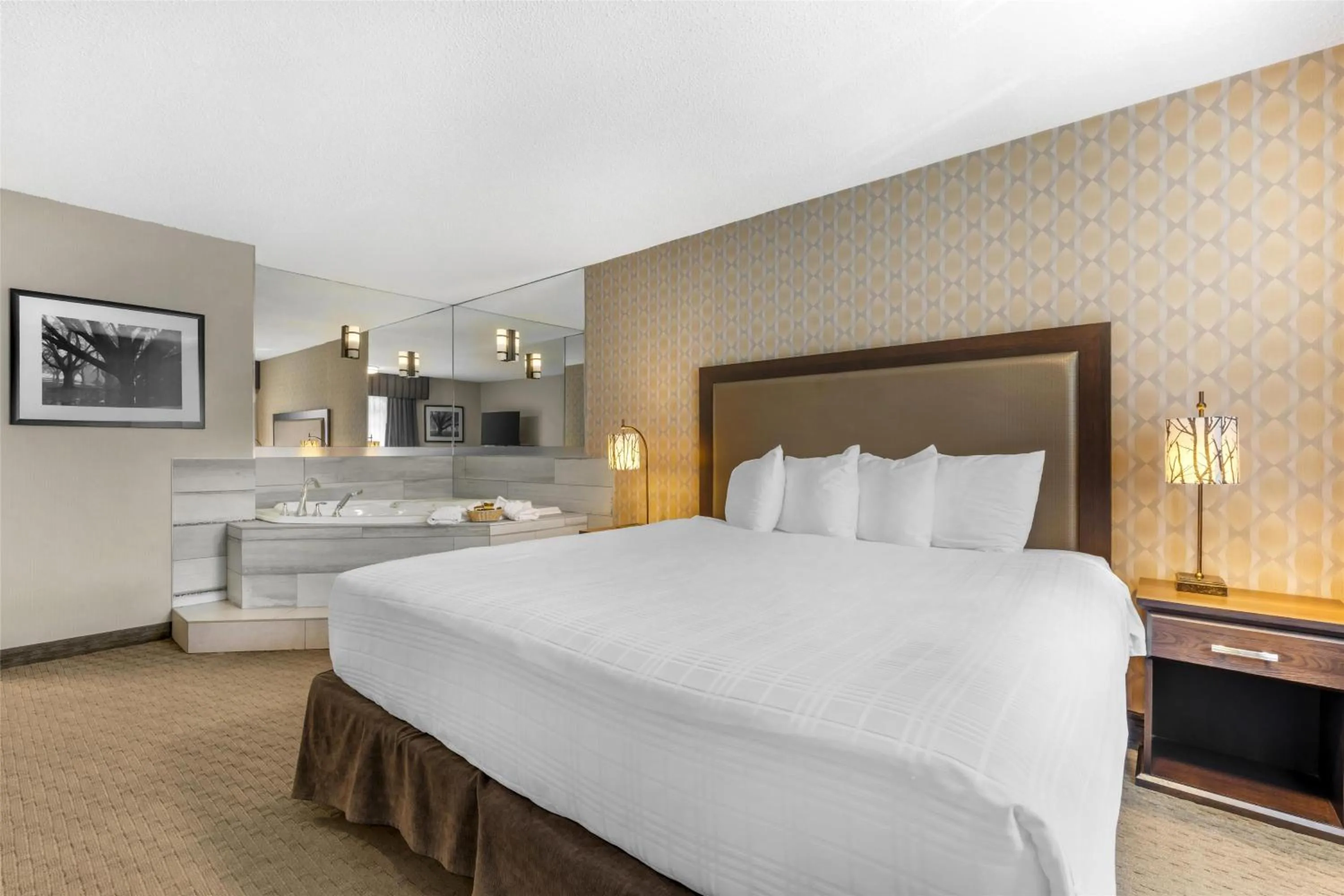 Bedroom, Bed in Best Western Plus Country Meadows Inn