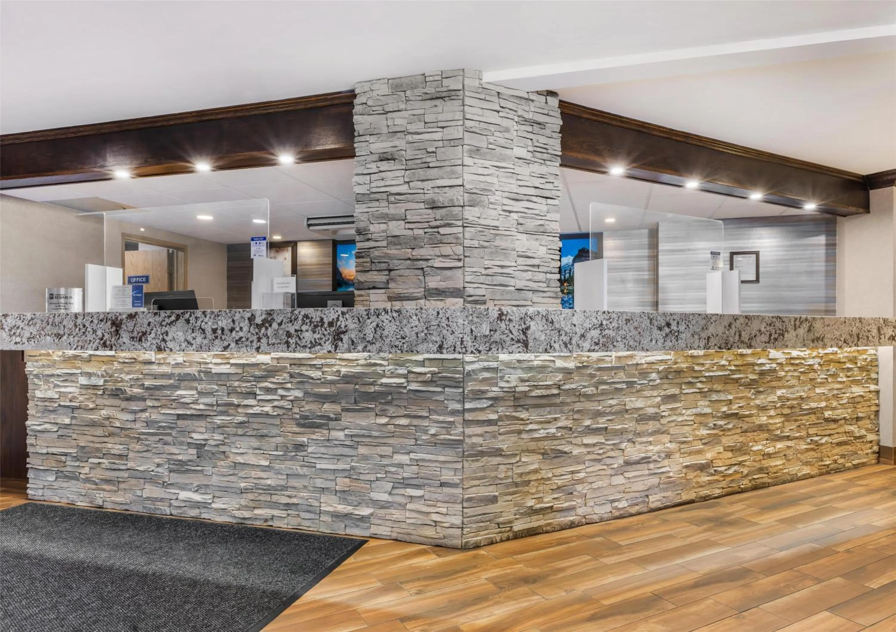 Lobby or reception in Best Western Plus Country Meadows Inn