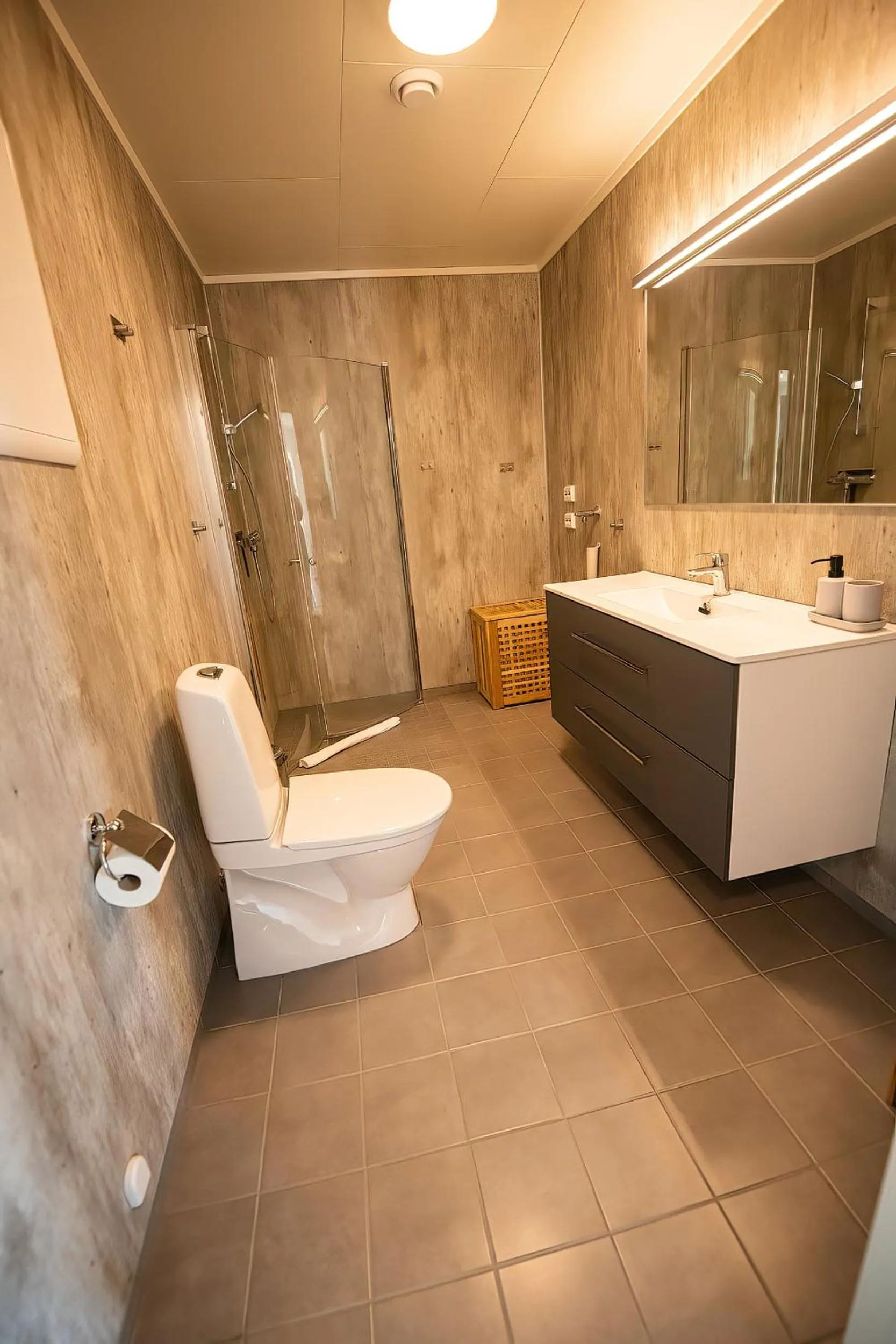 Shower in Senja Fjordhotell and Apartments