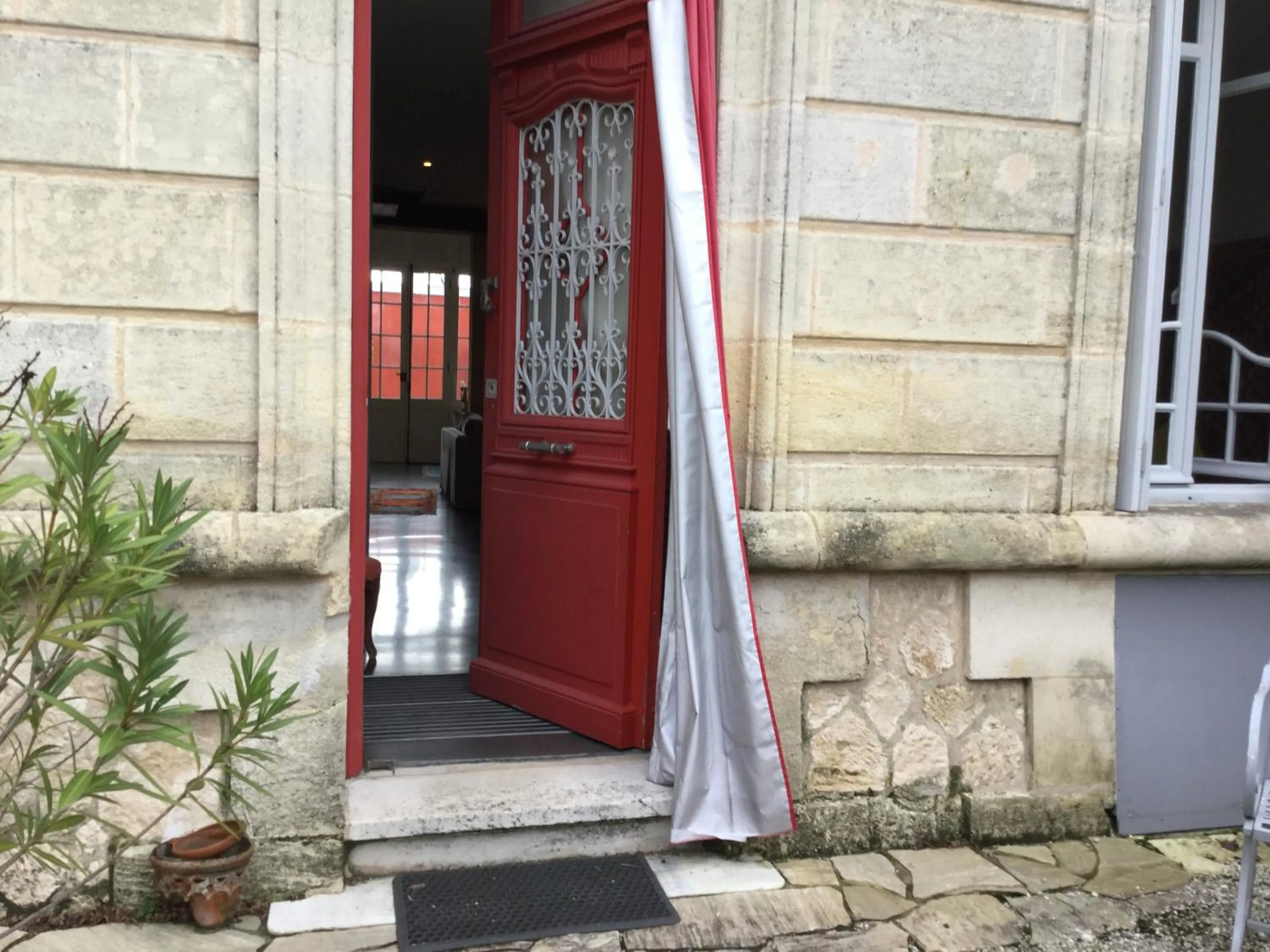 Facade/entrance in La Ferrade Chambres d'Hôtes B&B