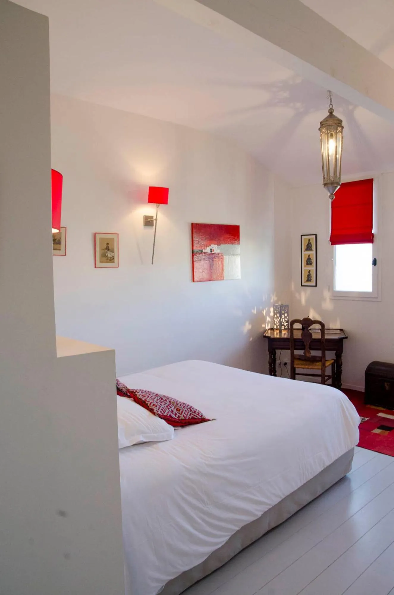 Seating area, Bed in La Ferrade Chambres d'Hôtes B&B