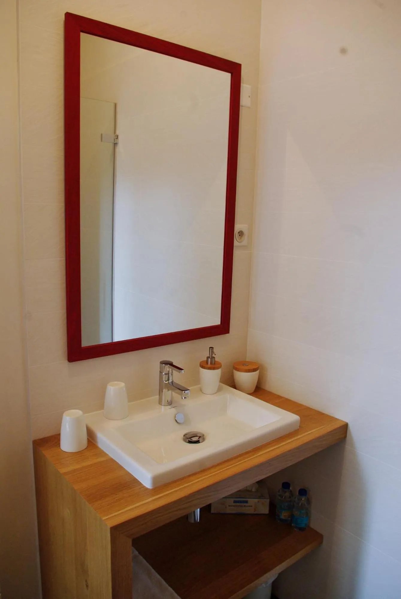 Shower in La Ferrade Chambres d'Hôtes B&B