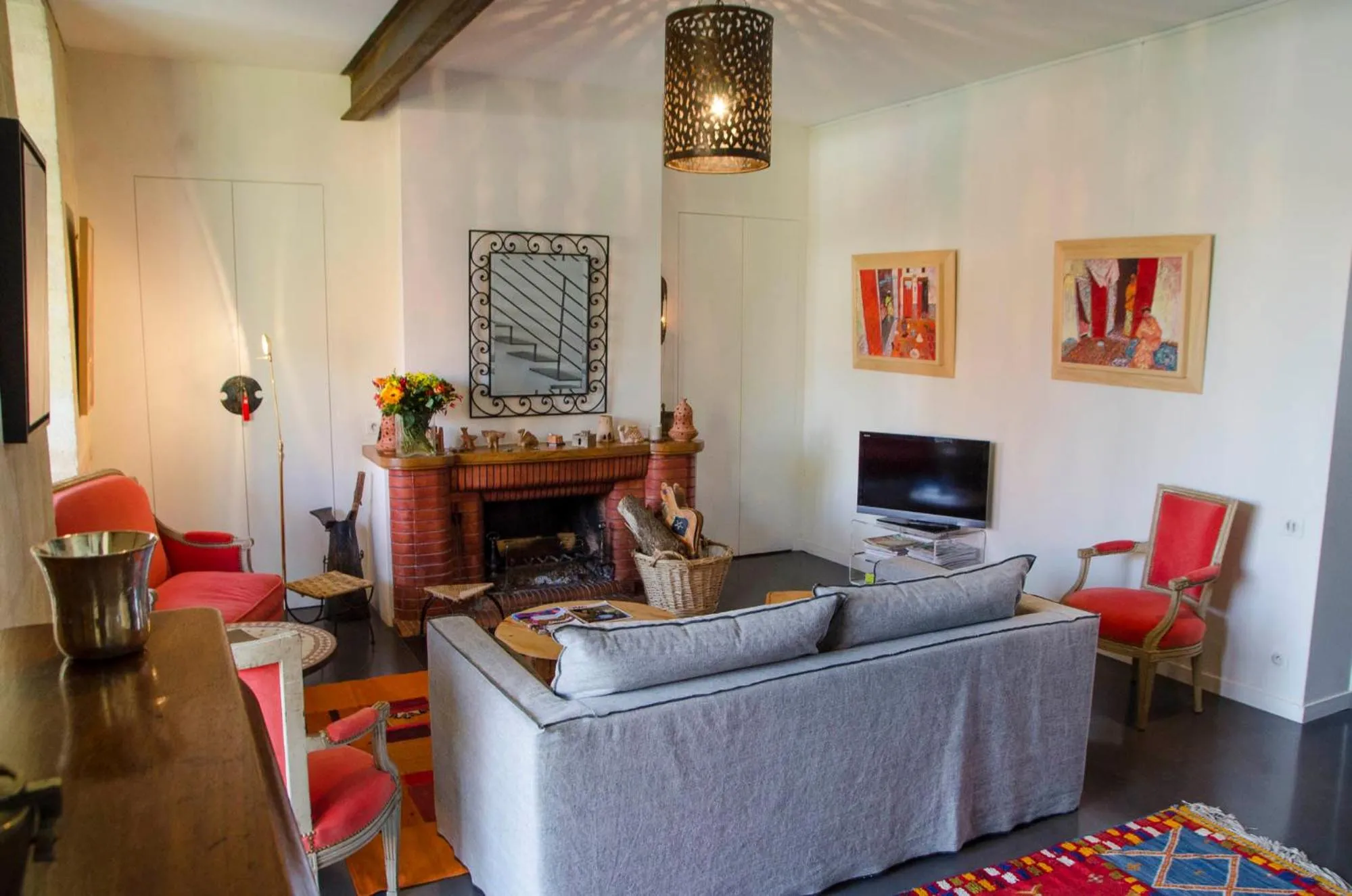 Seating area in La Ferrade Chambres d'Hôtes B&B