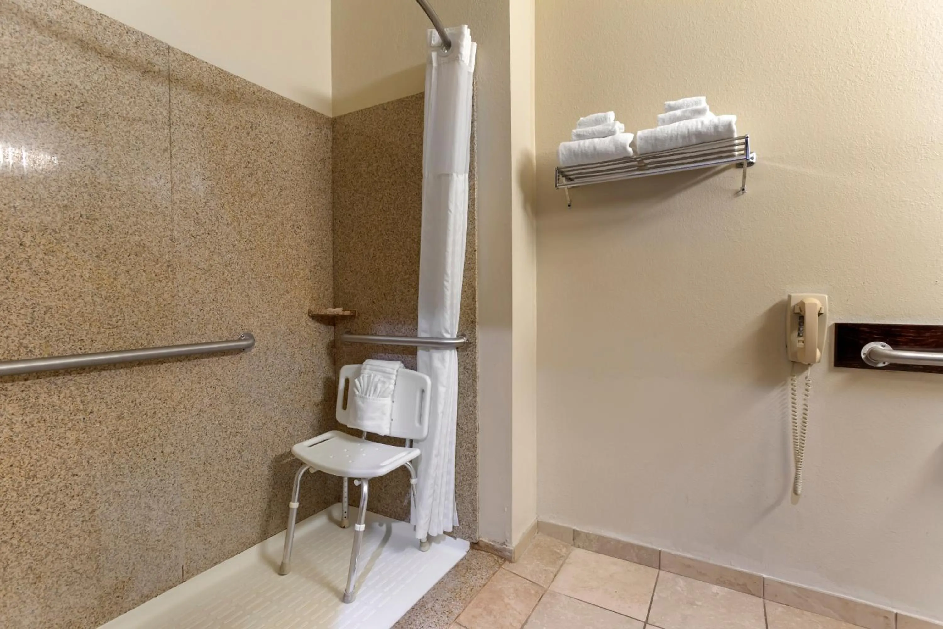 Shower in Comfort Inn Hobart-Merrillville I-65