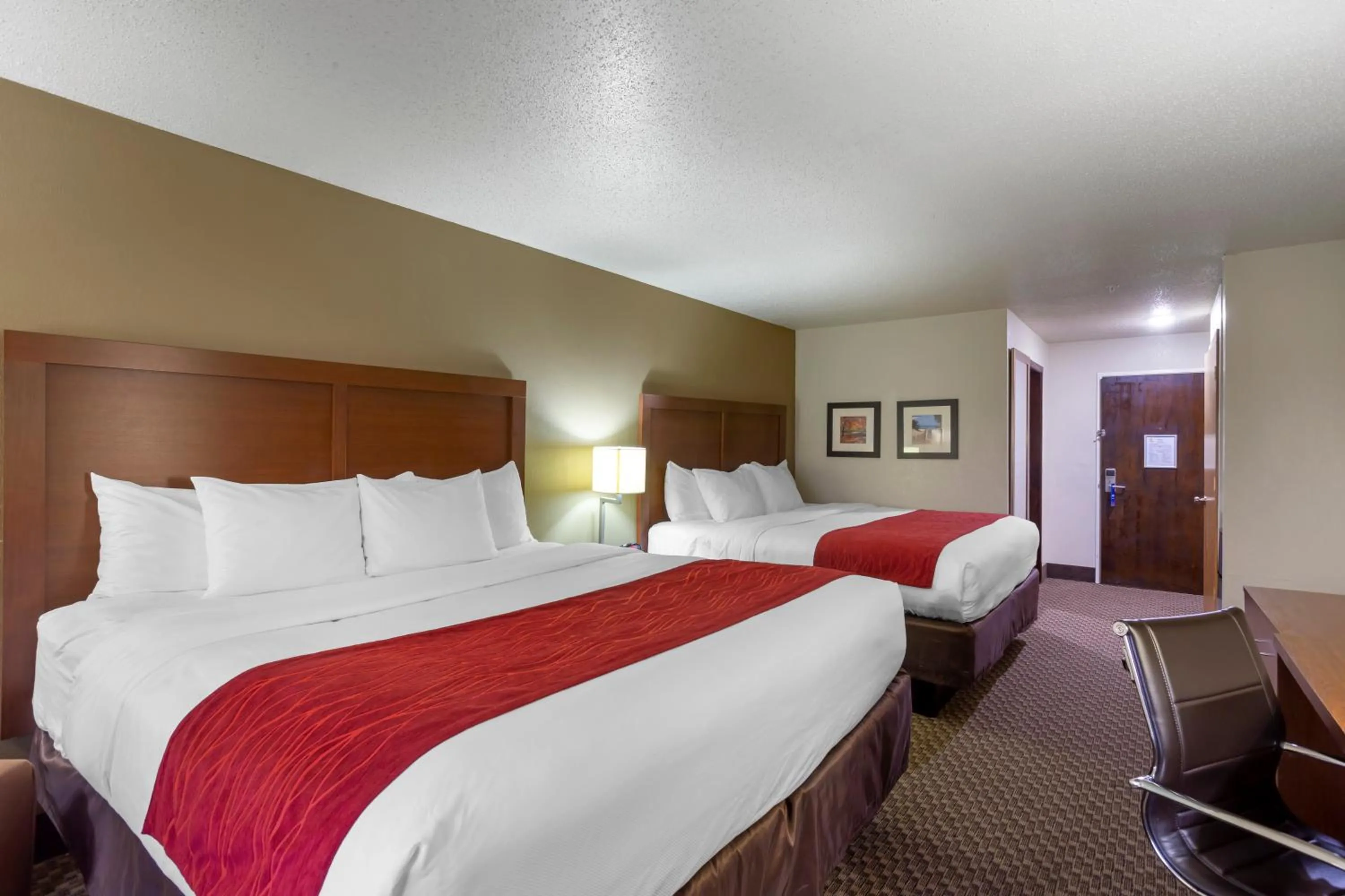 Bed in Comfort Inn Hobart-Merrillville I-65