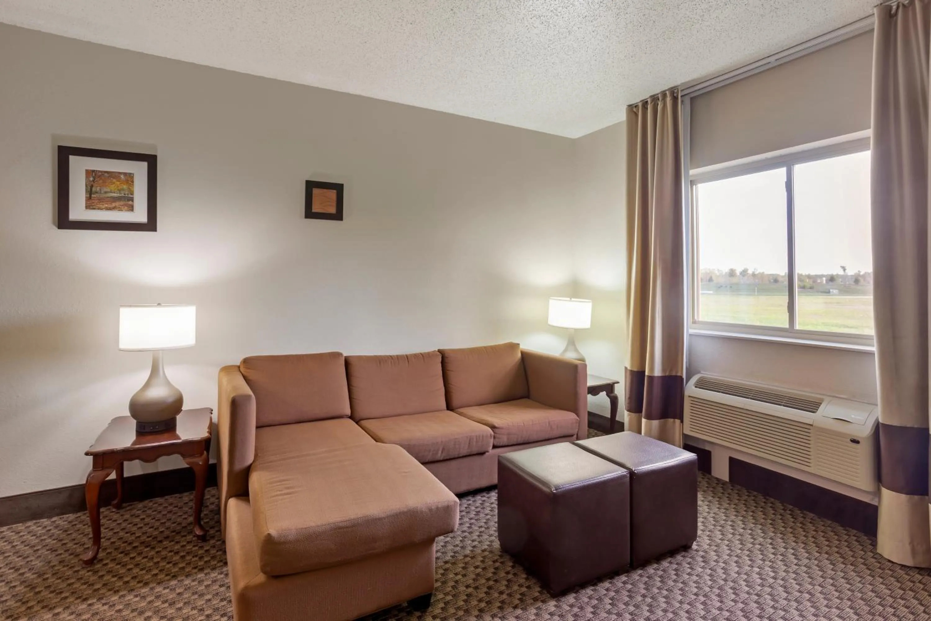 Seating area in Comfort Inn Hobart-Merrillville I-65