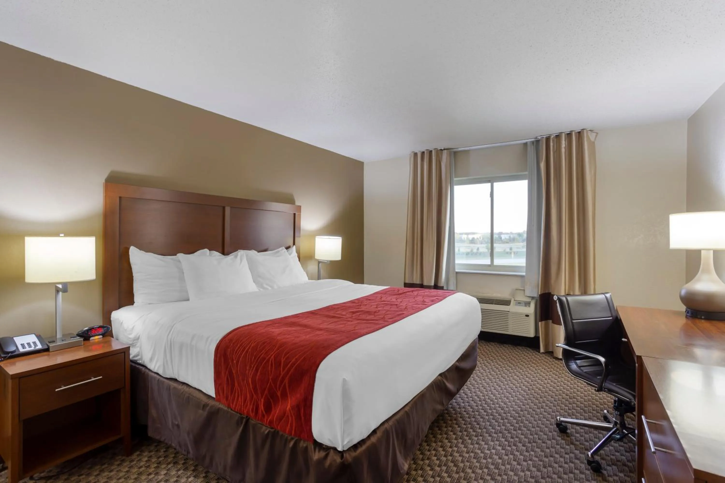 Bed in Comfort Inn Hobart-Merrillville I-65