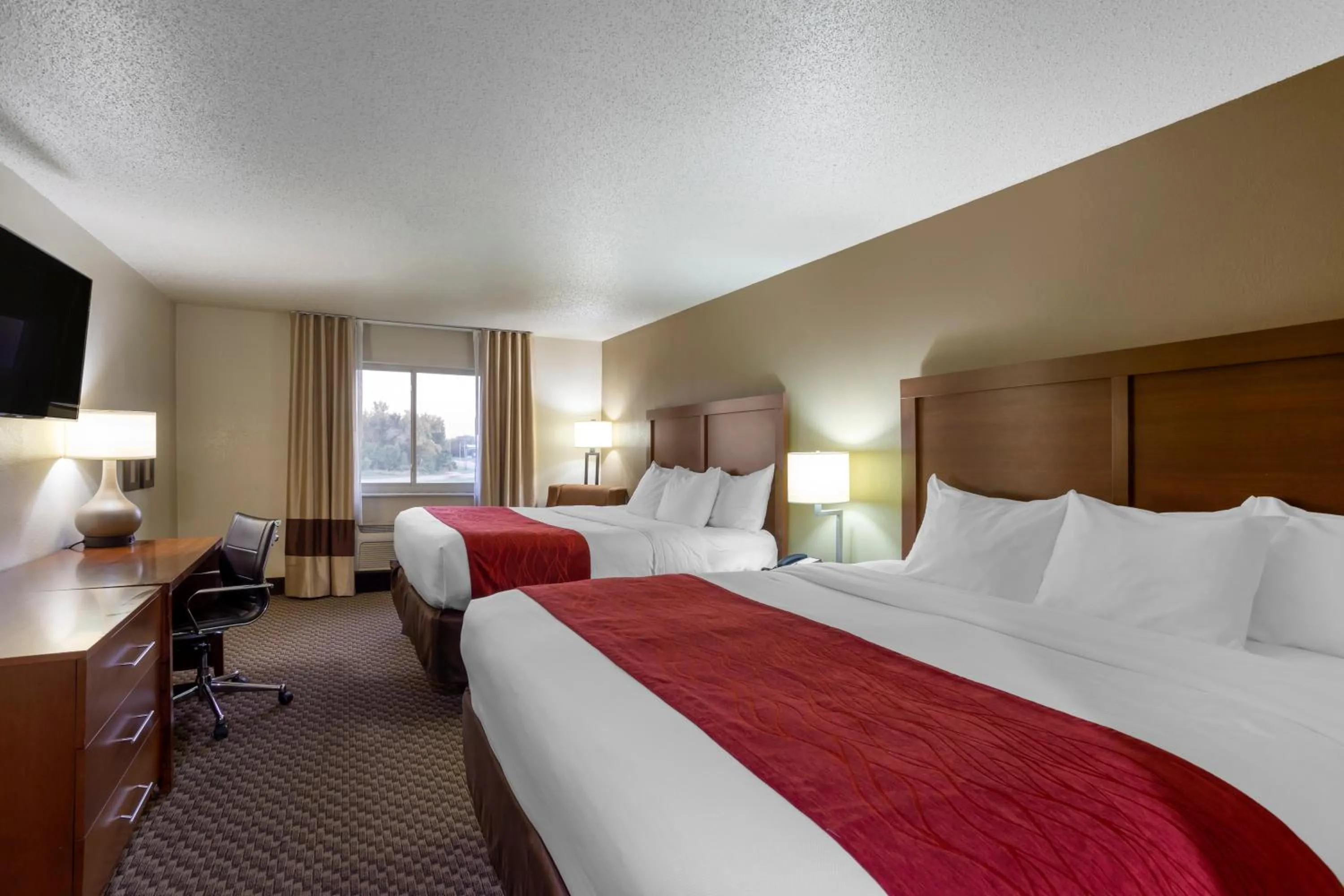 Bed in Comfort Inn Hobart-Merrillville I-65