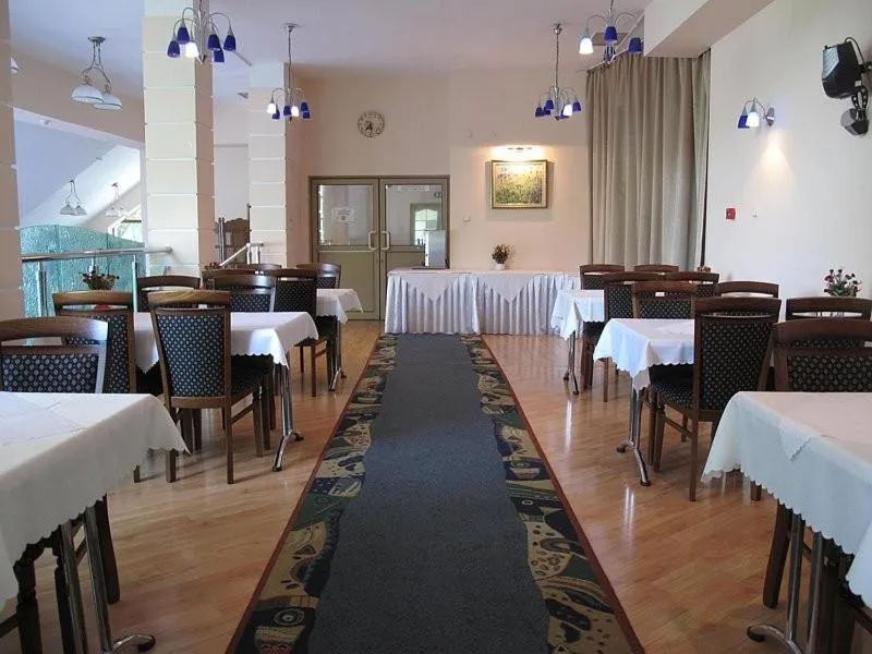 Restaurant/places to eat in Hotel Carmen