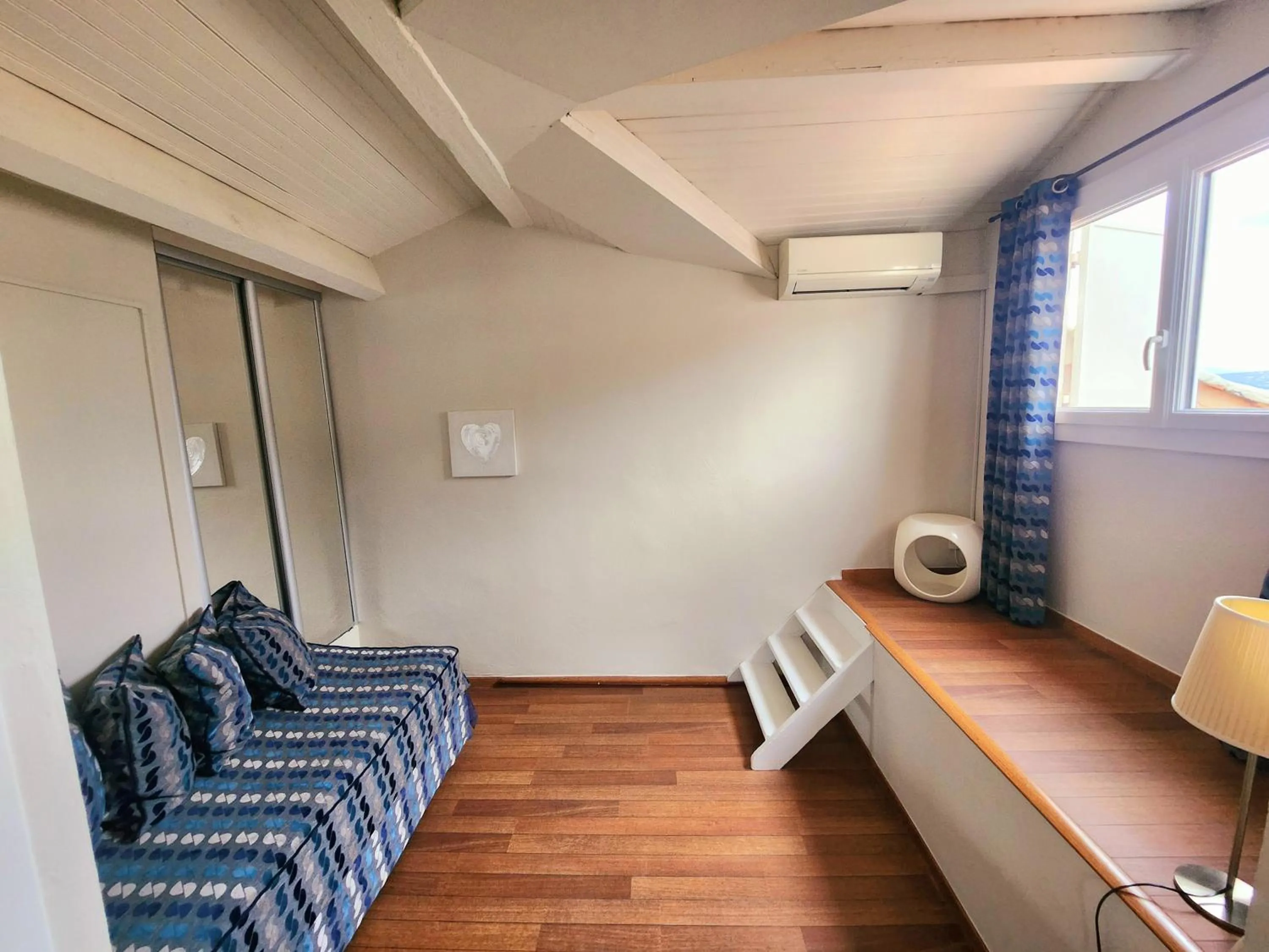 Bed in La Belle Aurore