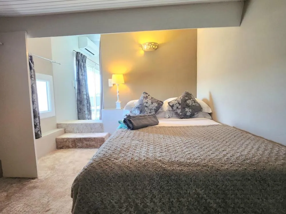 Bedroom, Bed in La Belle Aurore