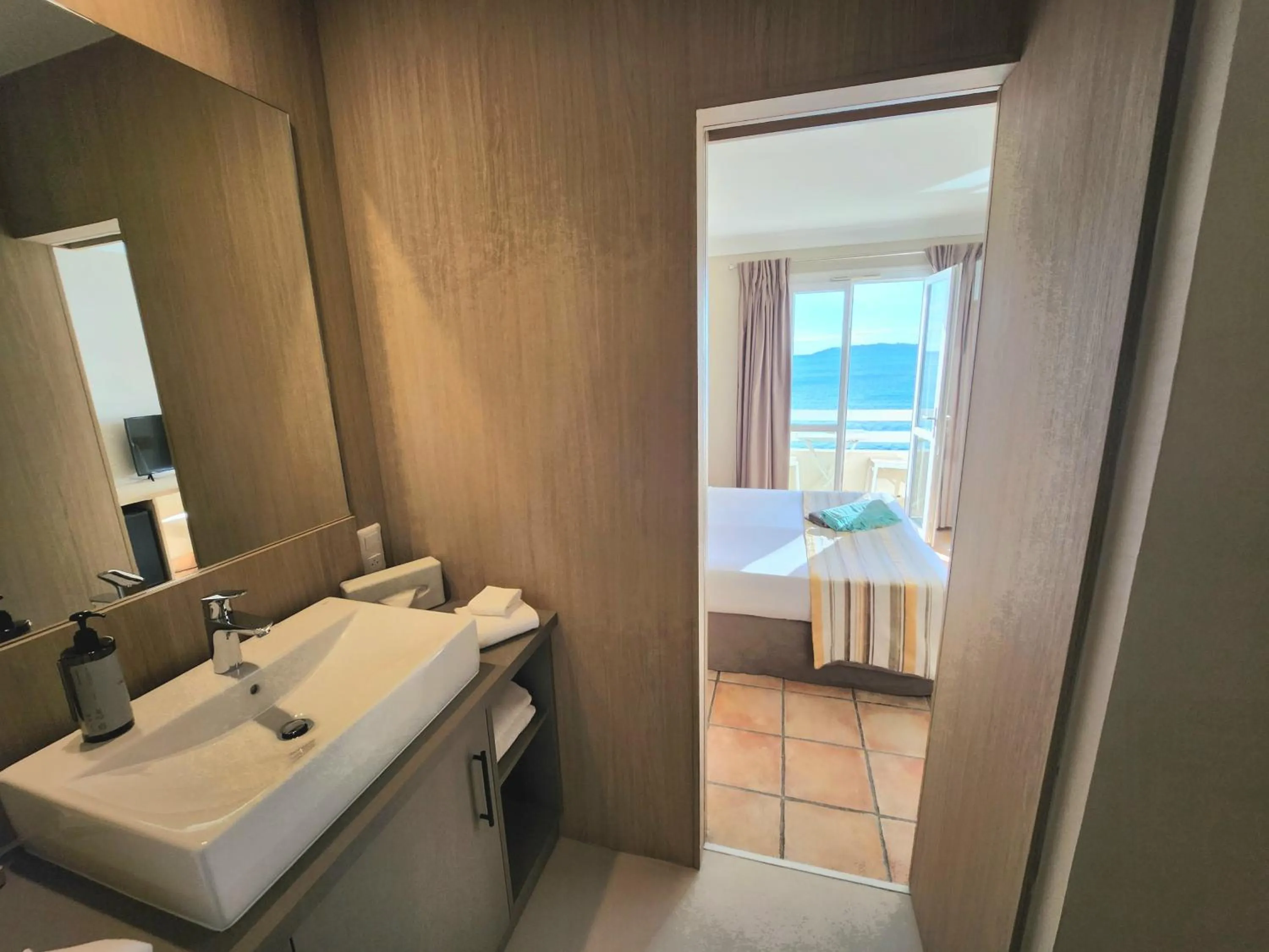 Bathroom in La Belle Aurore