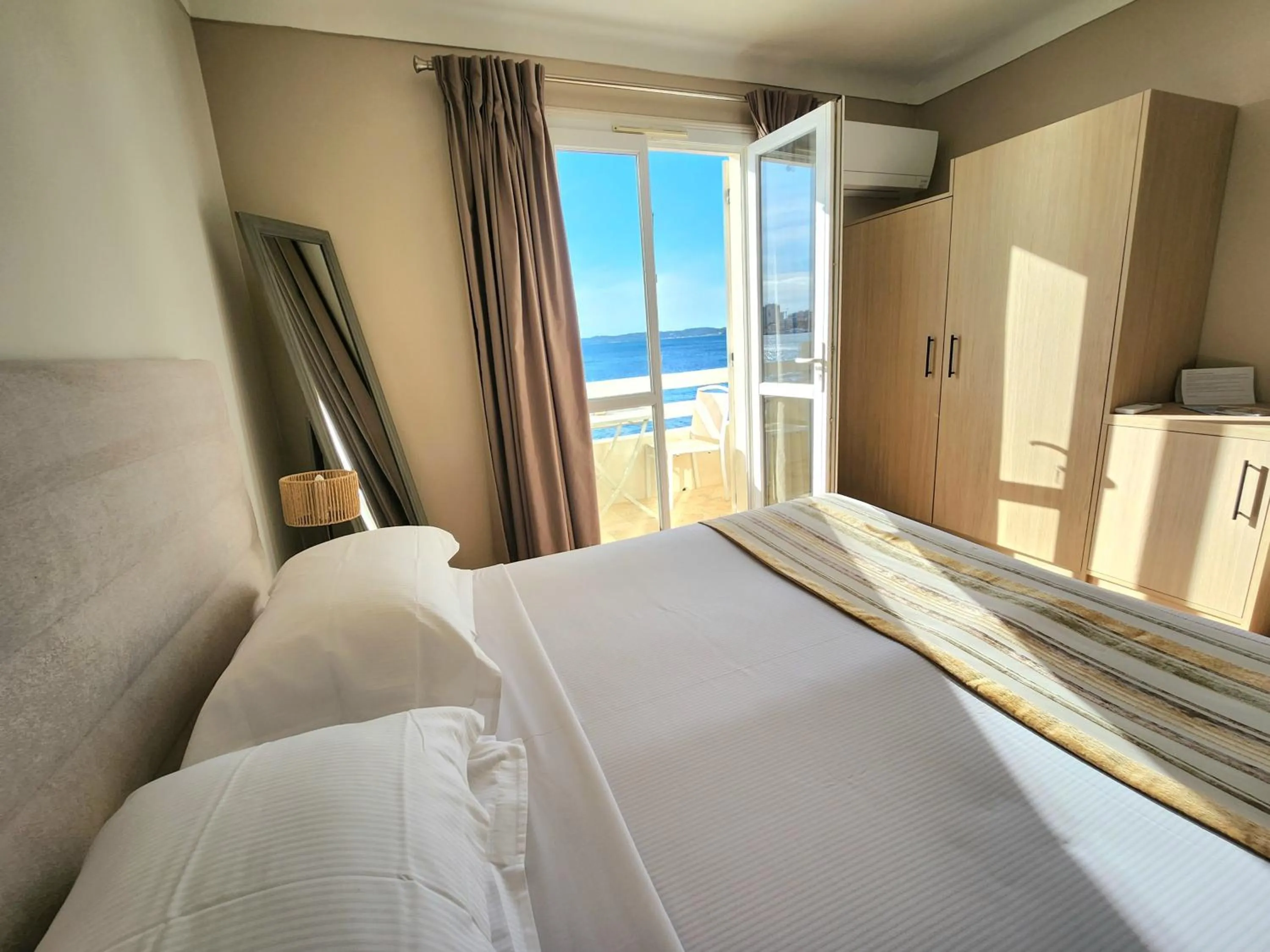 Bed in La Belle Aurore