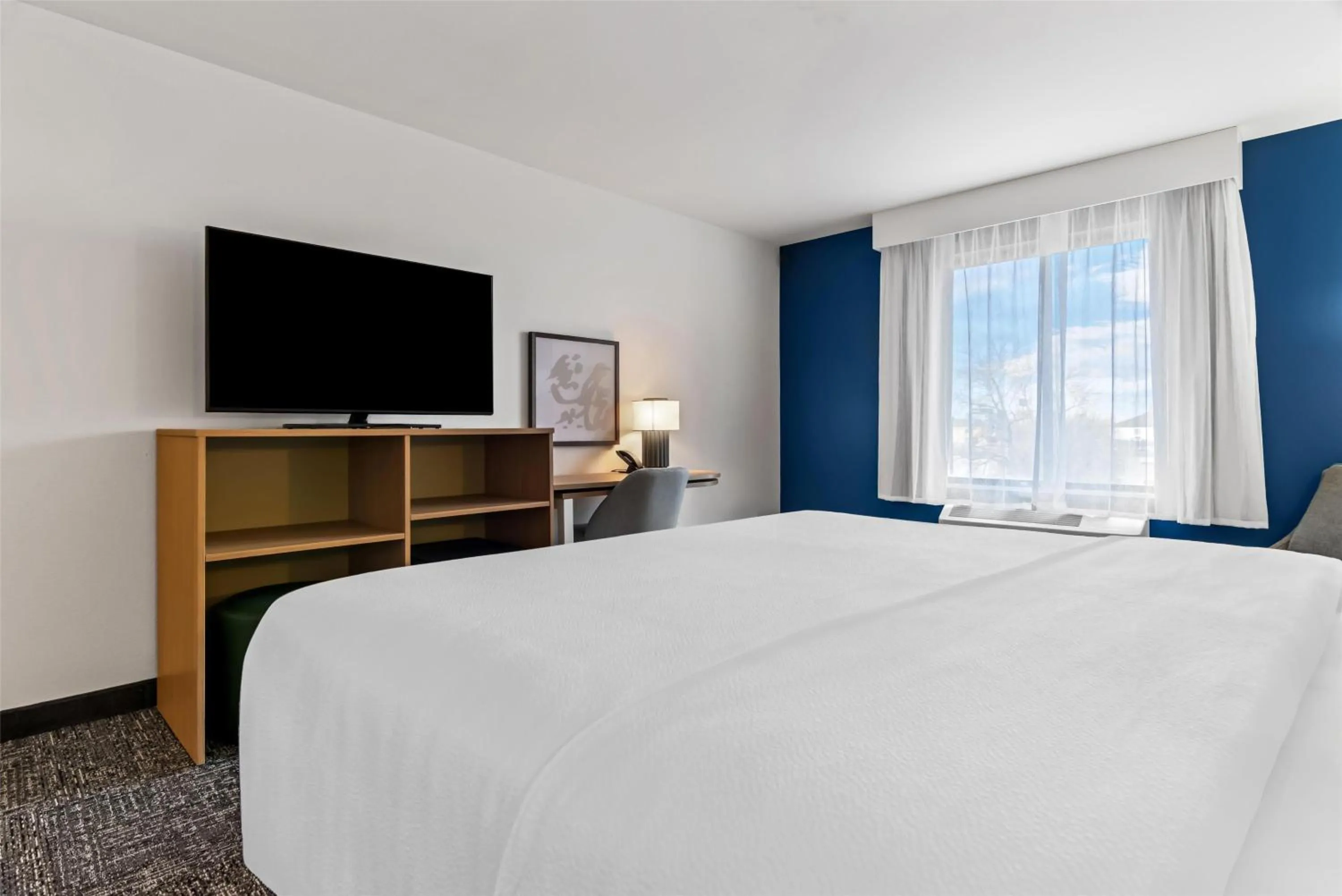 Bedroom, Bed in Spark By Hilton Merrillville