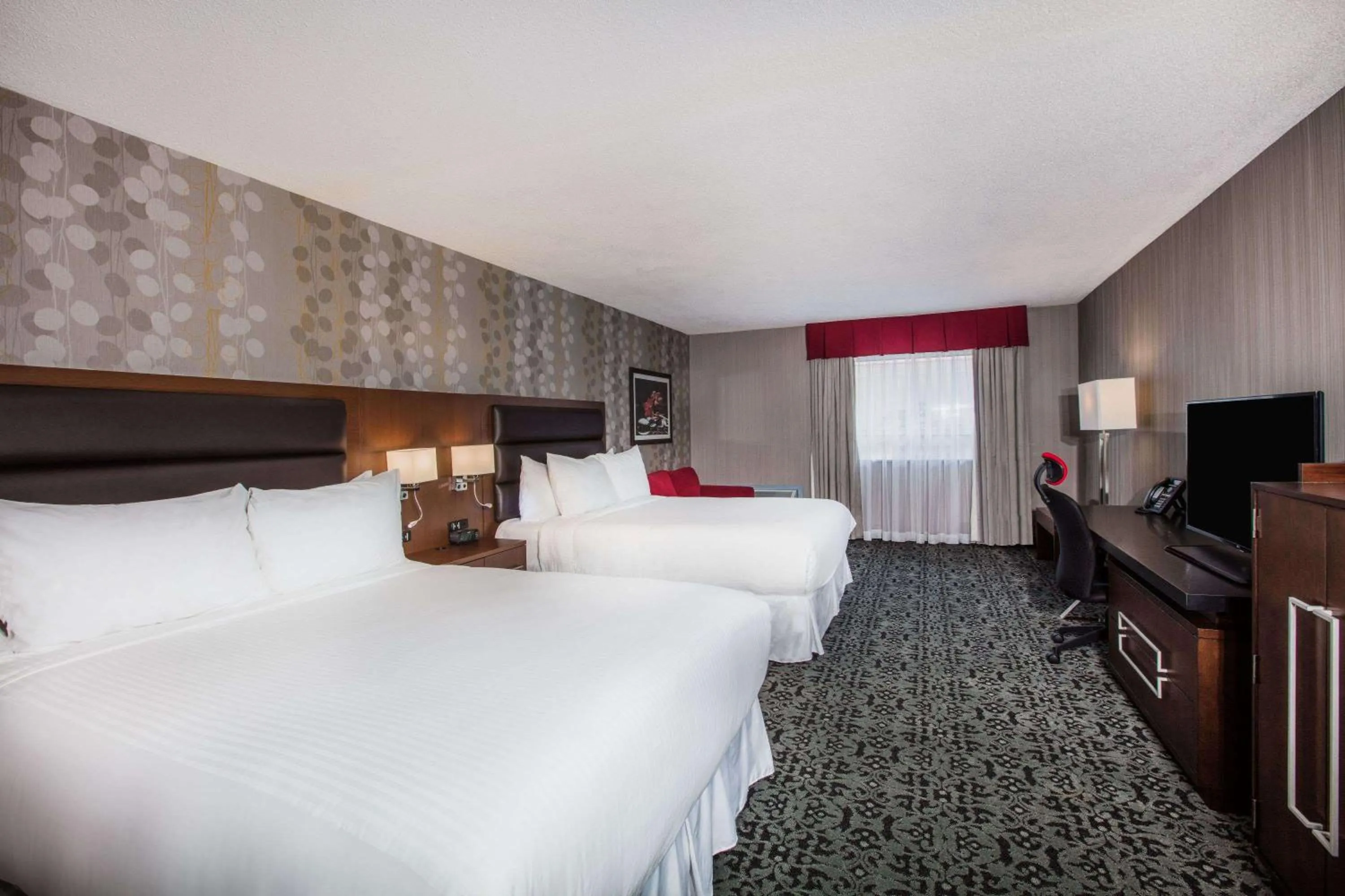 Photo of the whole room, Bed in Ramada by Wyndham Jackson's Point