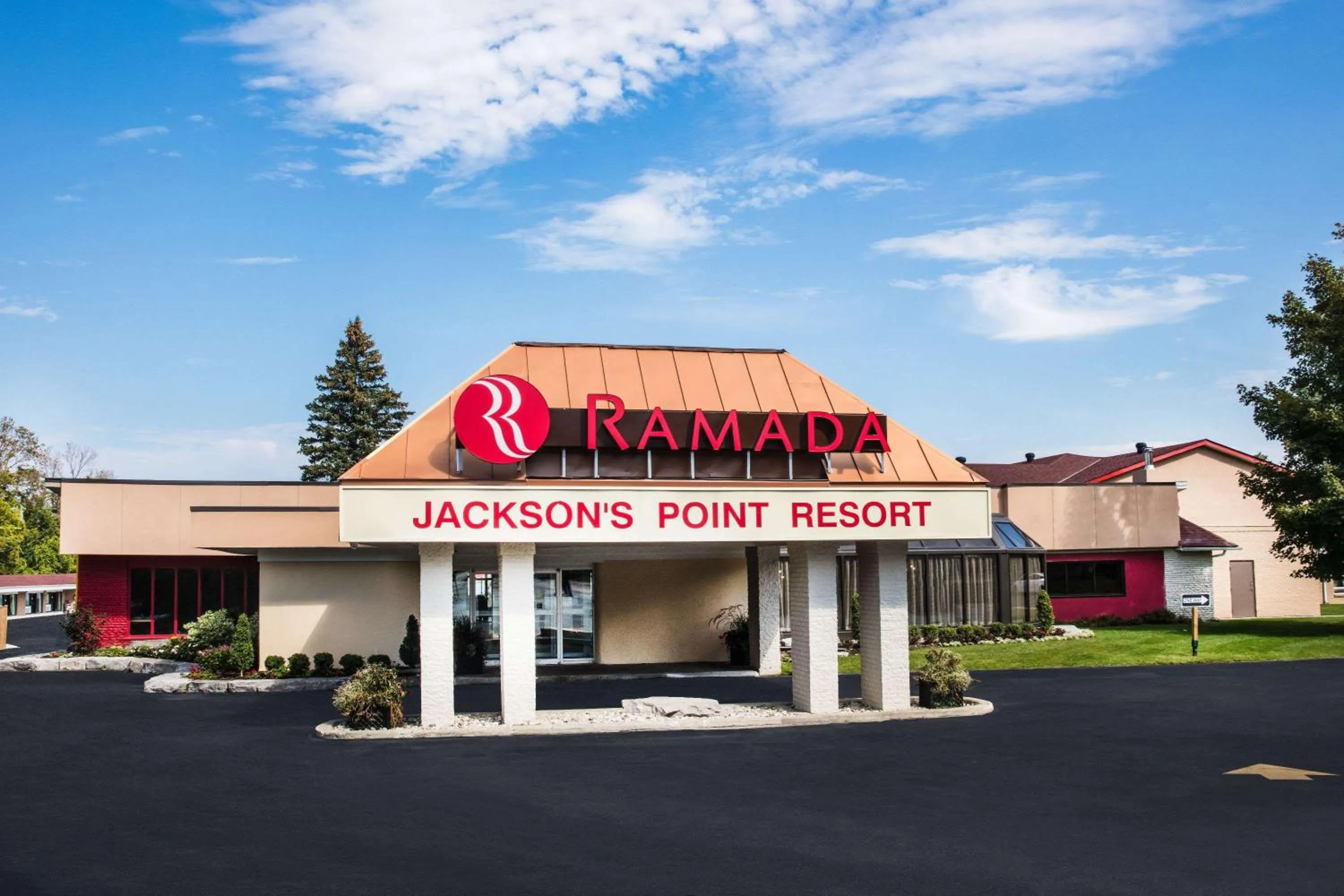 Property building in Ramada by Wyndham Jackson's Point