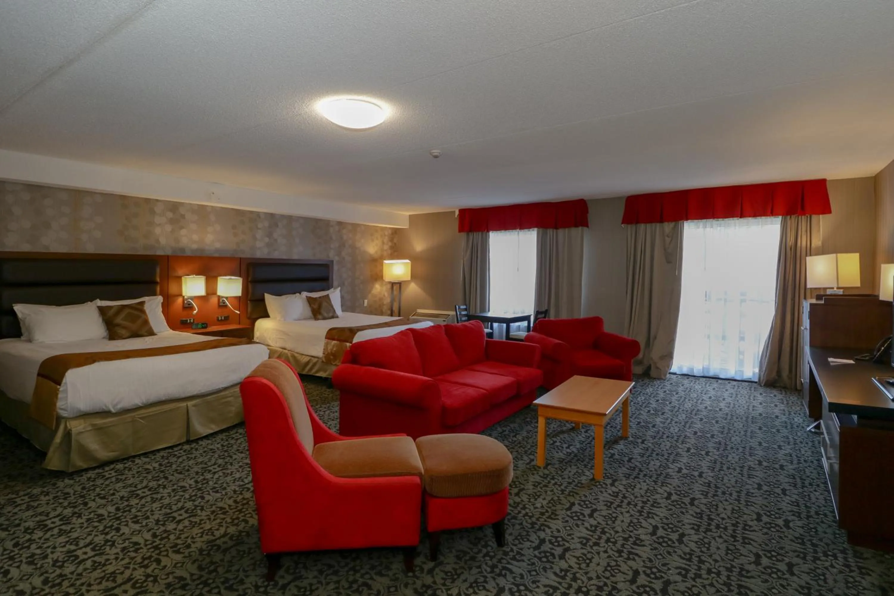 Photo of the whole room, Bed in Ramada by Wyndham Jackson's Point