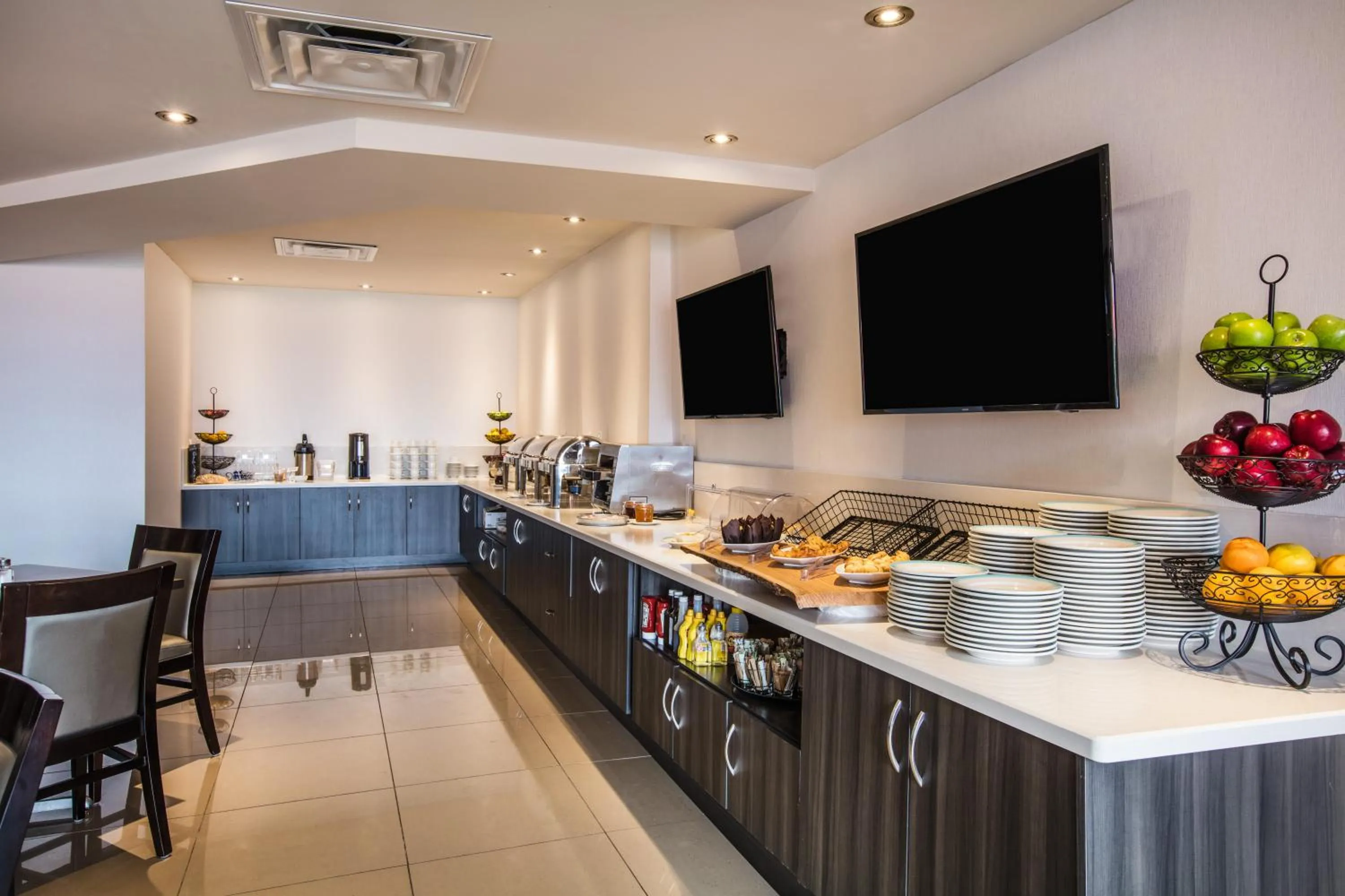 Buffet breakfast in Ramada by Wyndham Jackson's Point