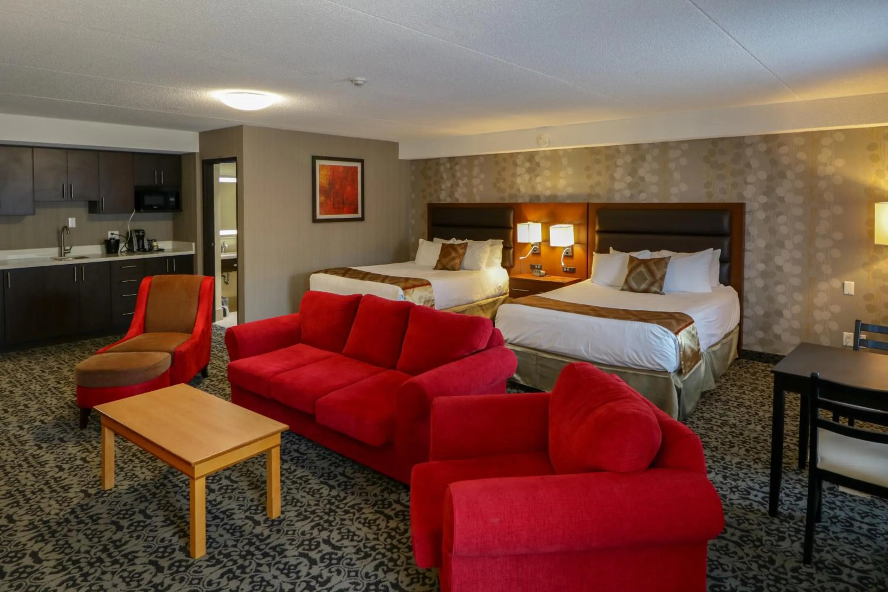 Photo of the whole room, Bed in Ramada by Wyndham Jackson's Point