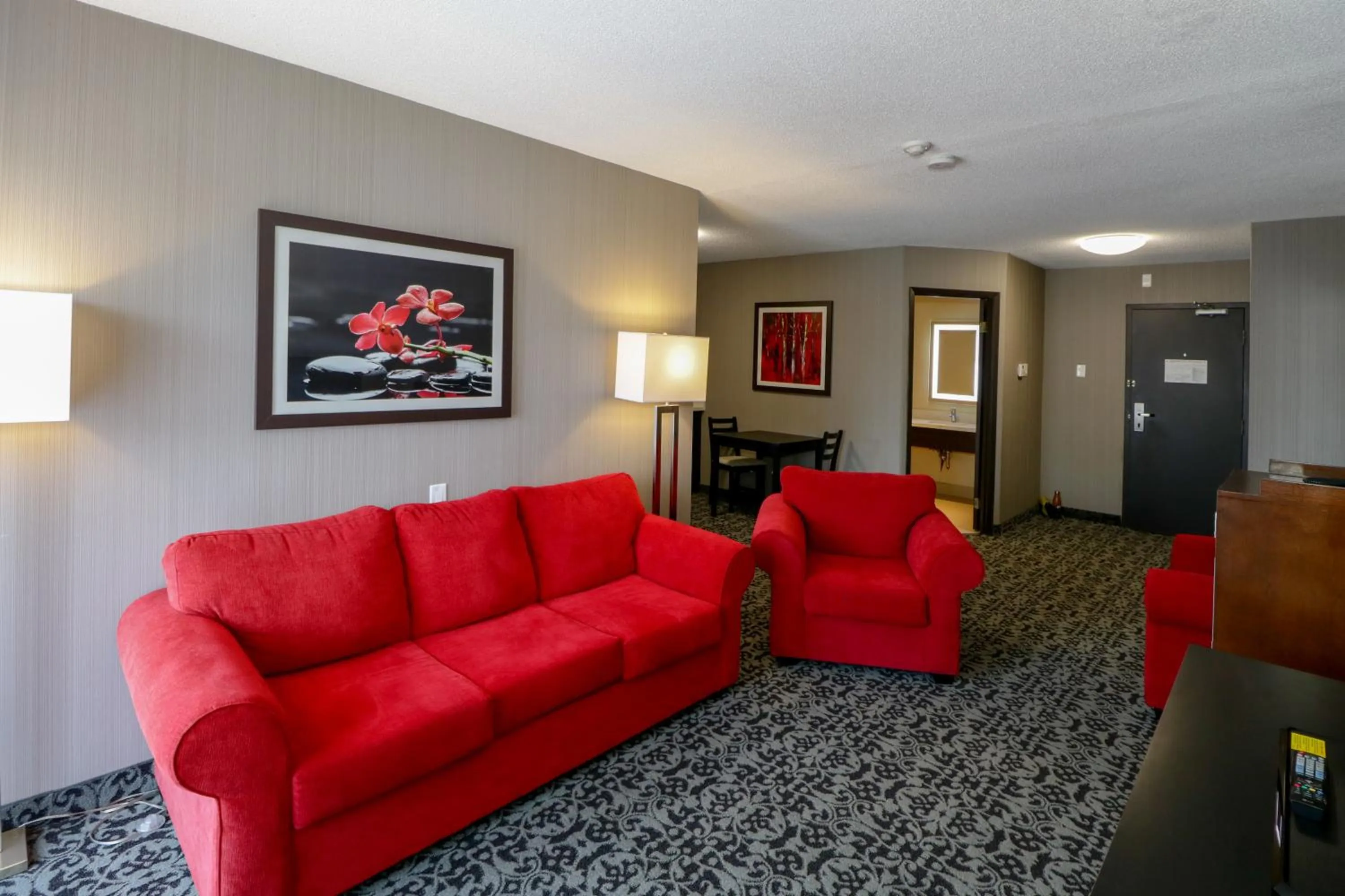 Living room in Ramada by Wyndham Jackson's Point