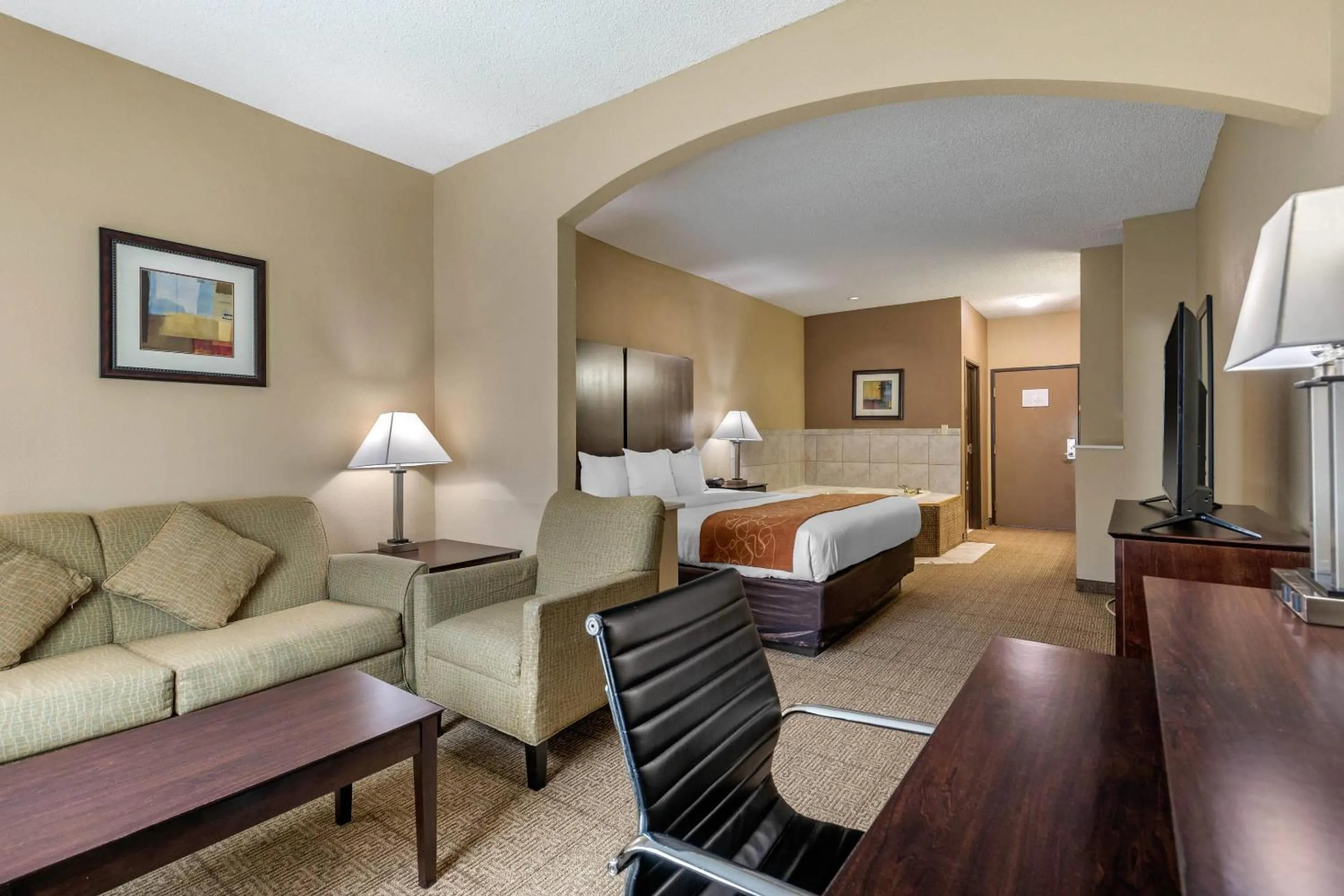 Bedroom, Bed in Comfort Suites The Colony - Plano West