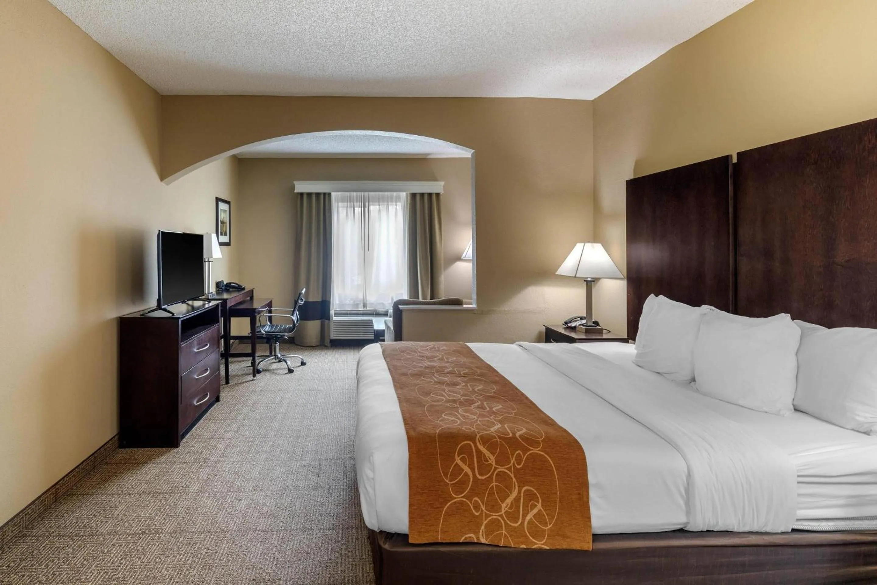 Bedroom, Bed in Comfort Suites The Colony - Plano West