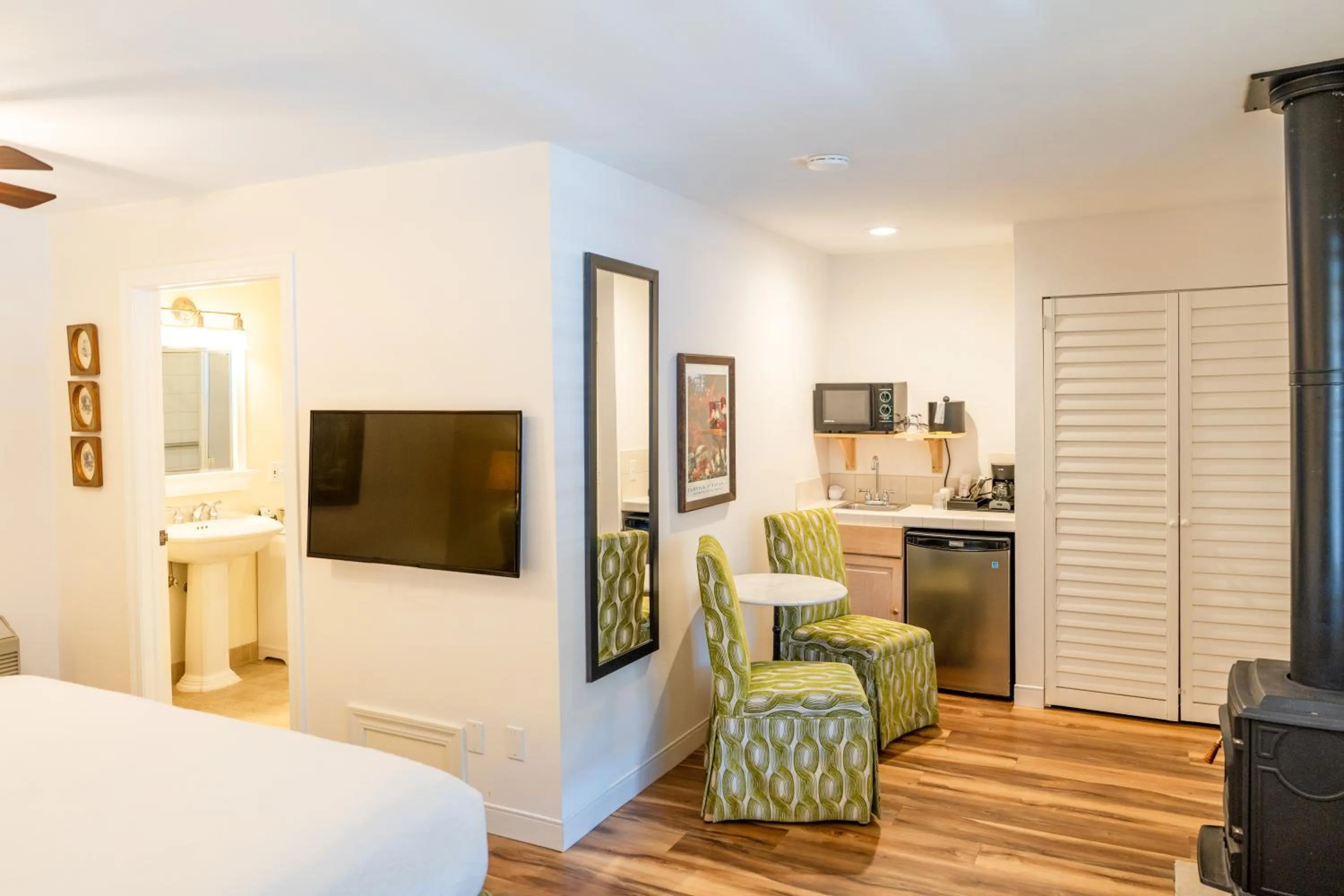 Bedroom, Bed in The Inn on Pine