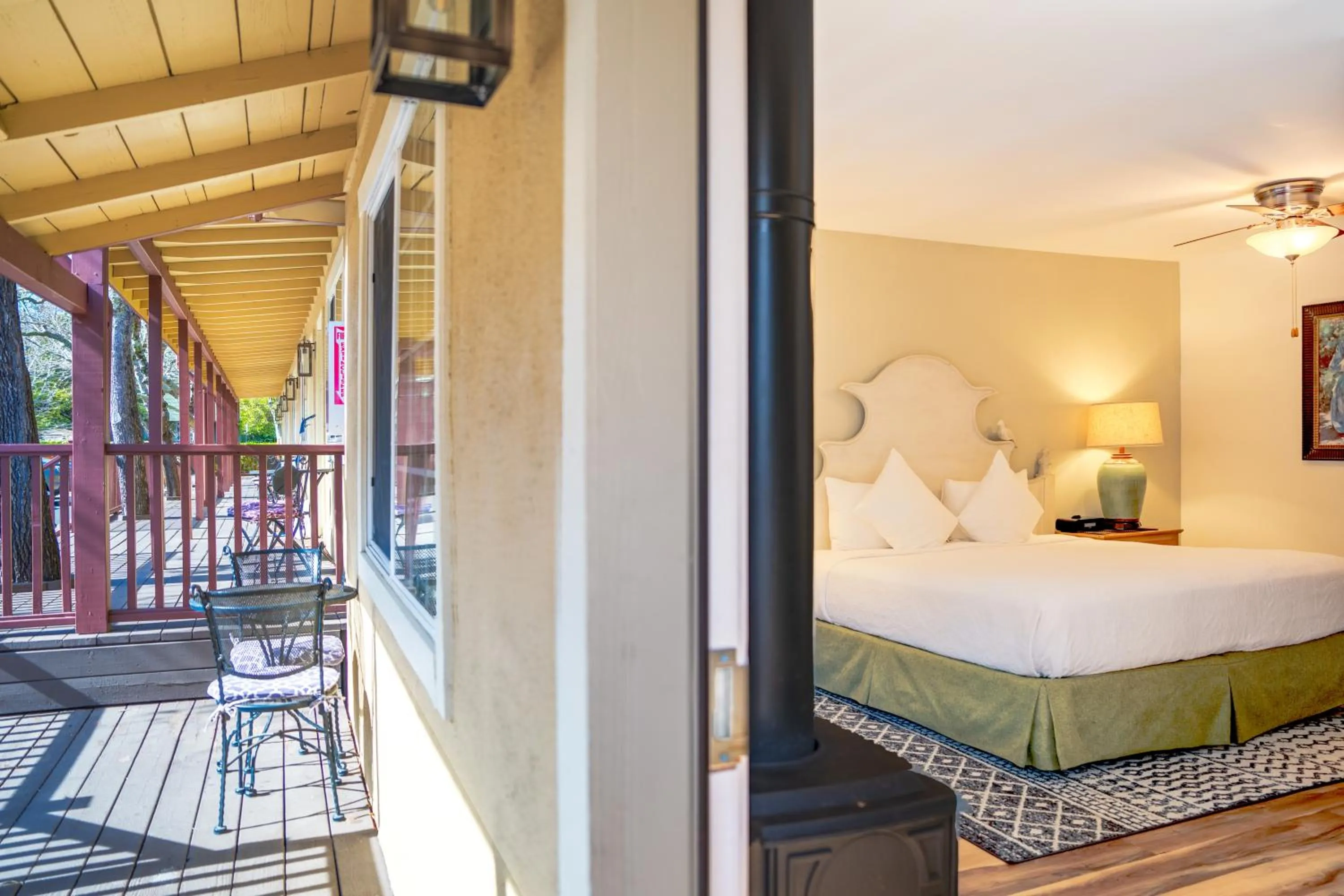 Balcony/Terrace, Bed in The Inn on Pine