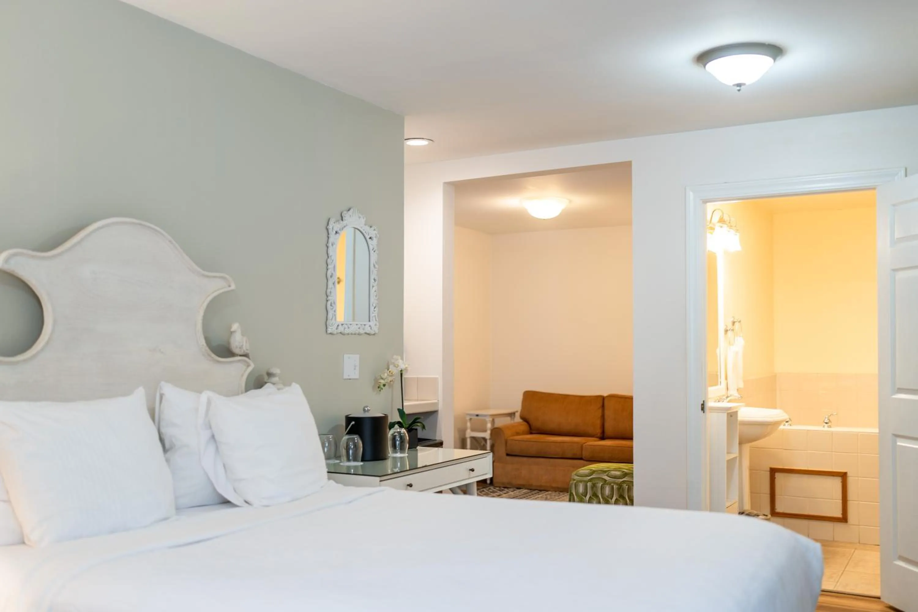 Bedroom, Bed in The Inn on Pine