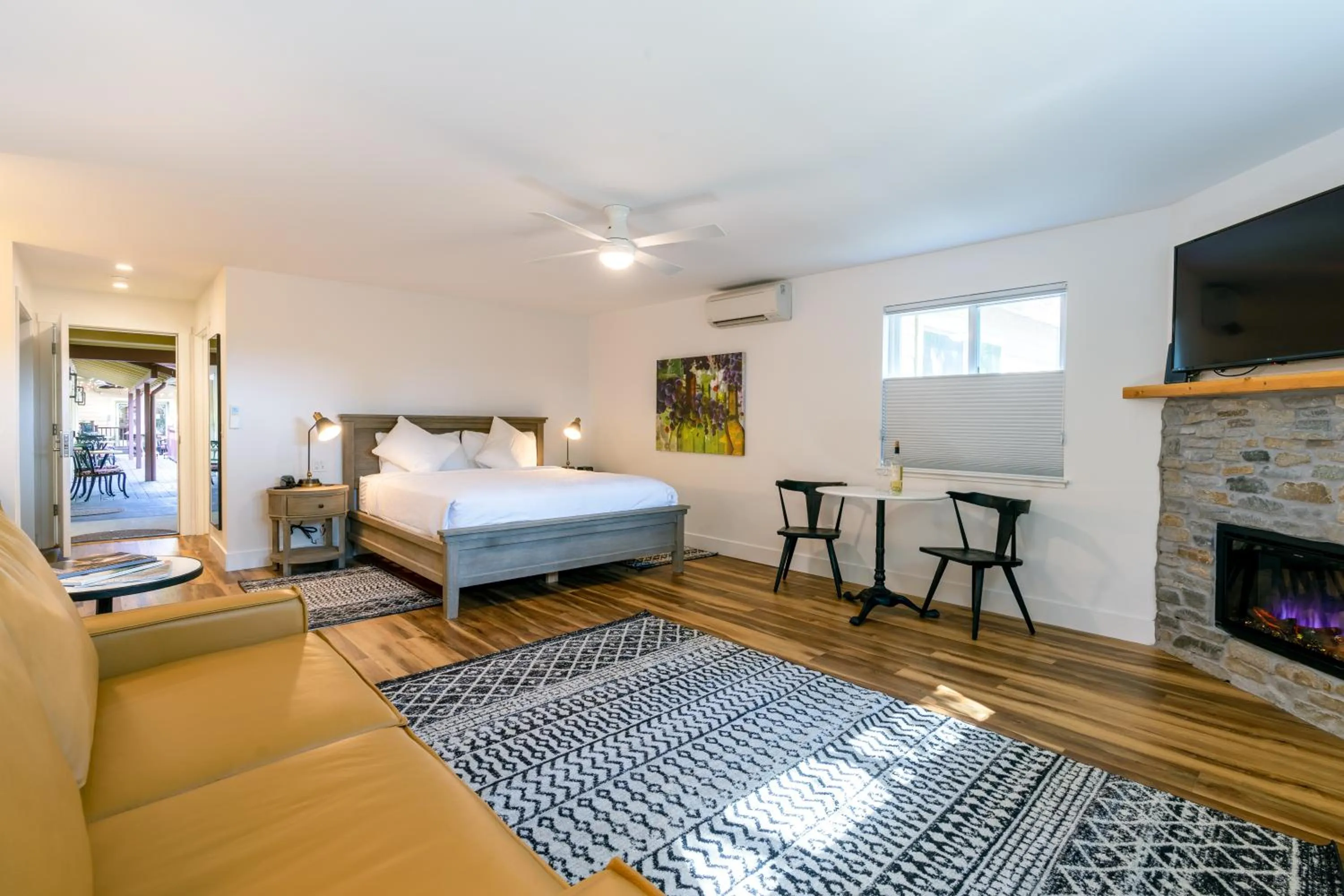 Bedroom, Bed in The Inn on Pine