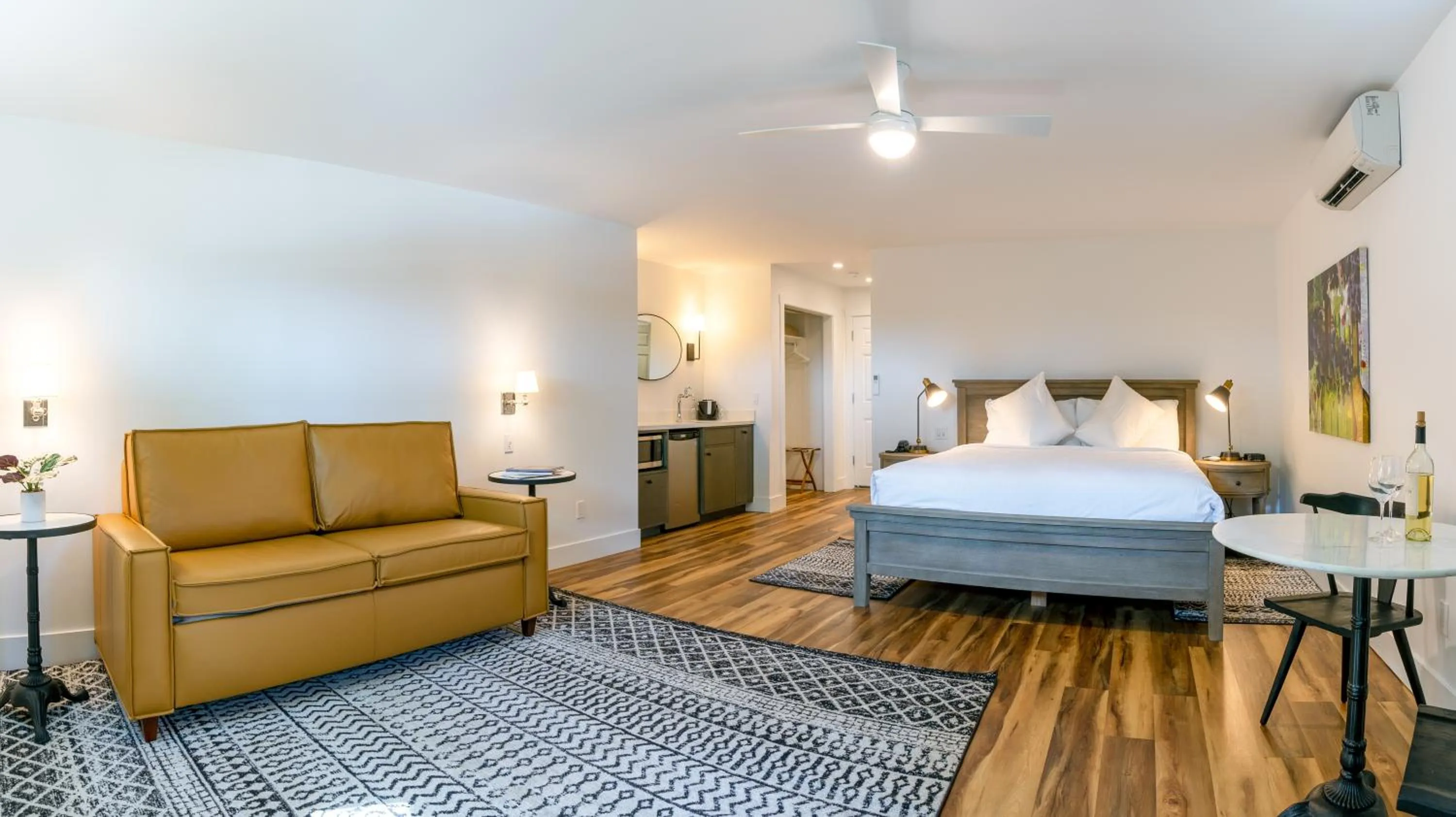 Bedroom, Bed in The Inn on Pine