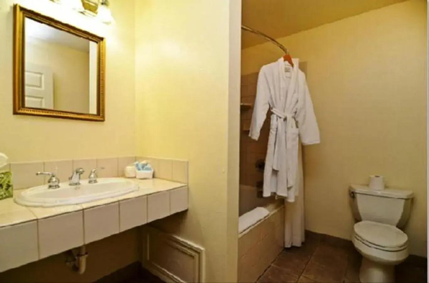 Standard King Room in The Inn on Pine Standard King Room in The Inn on Pine