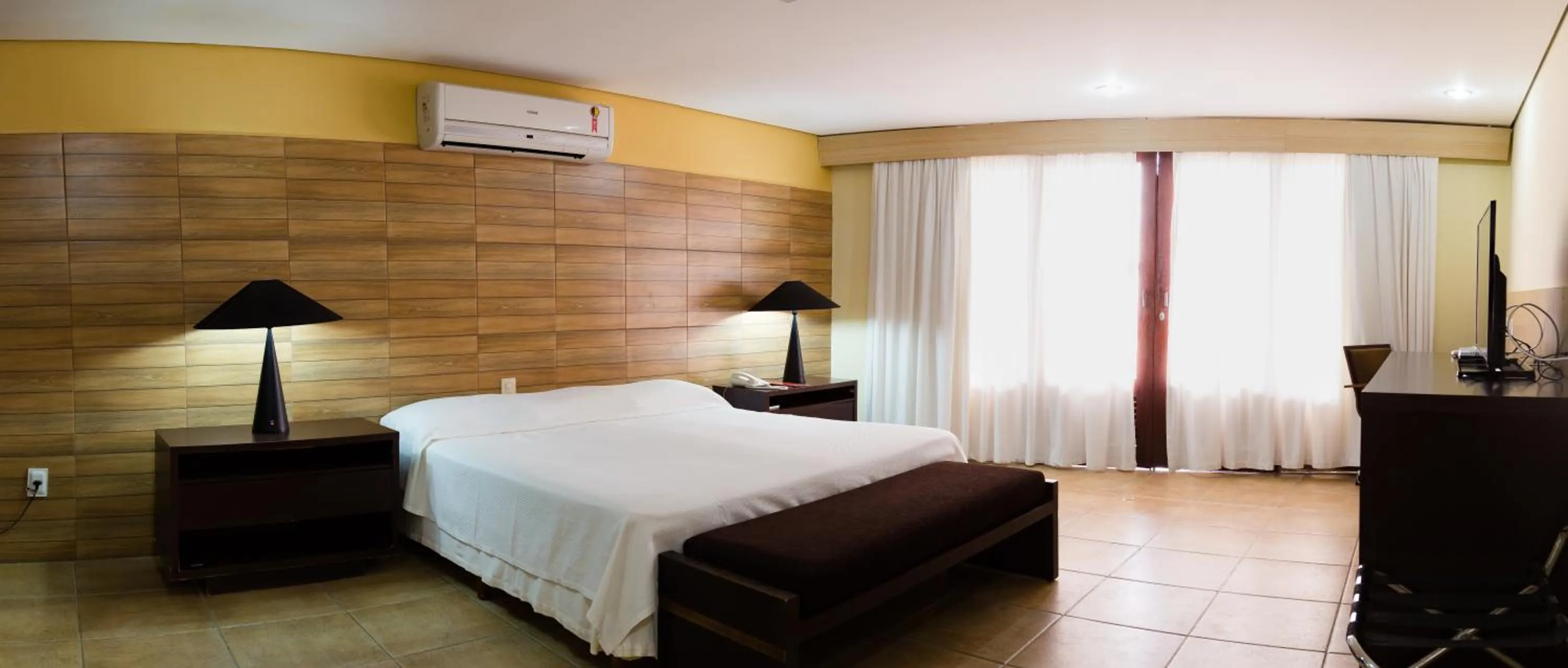 Bedroom, Bed in Garden Hotel