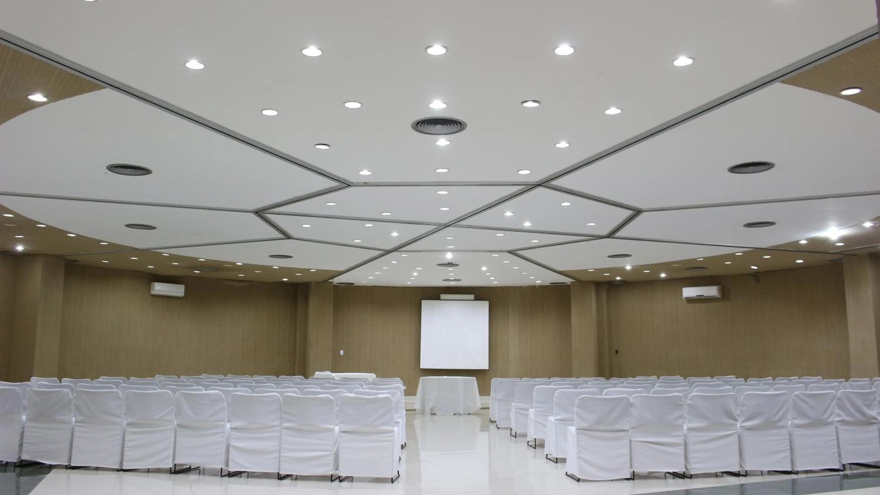 Area and facilities in Garden Hotel