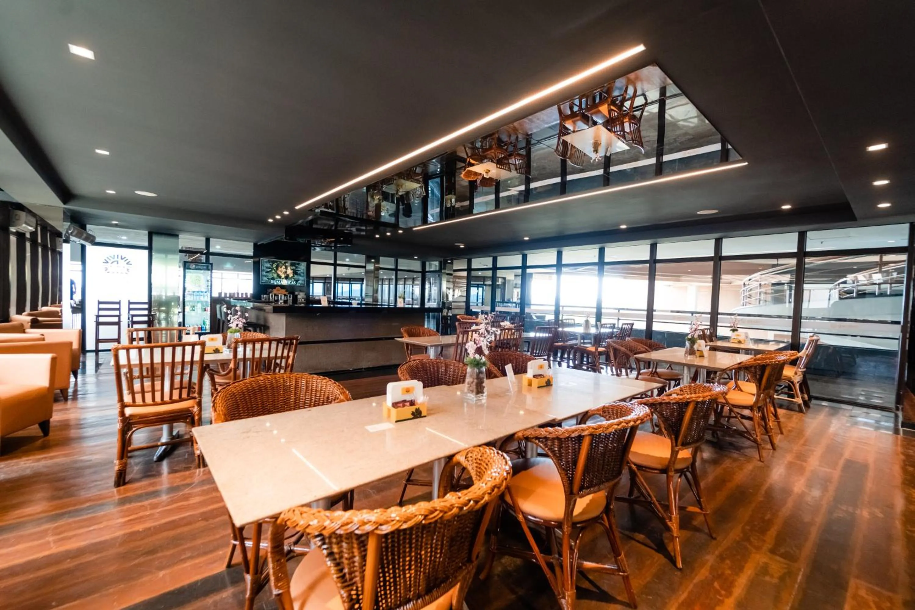 Restaurant/places to eat in Garden Hotel