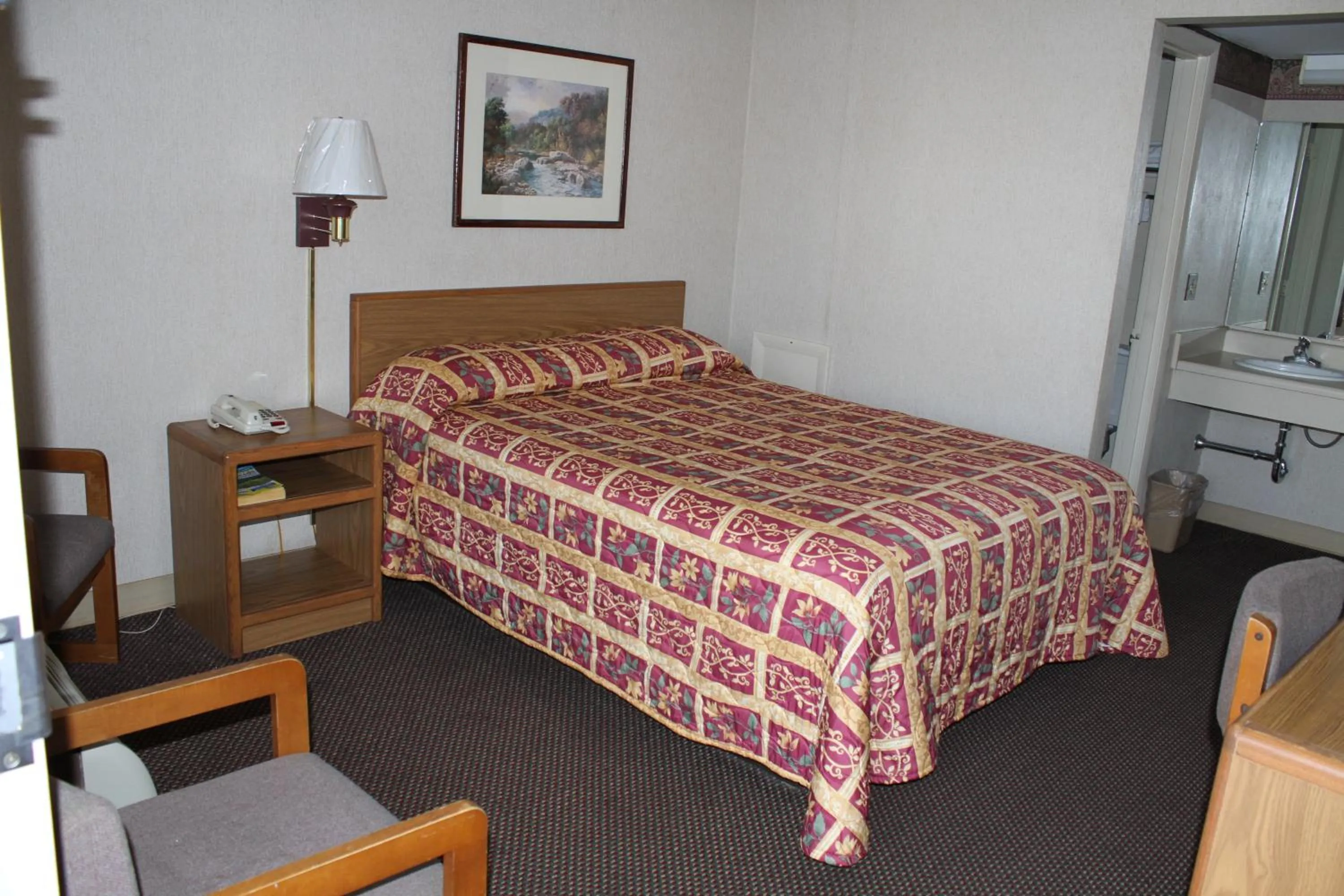 Bed in Budget Host Inn Bristol