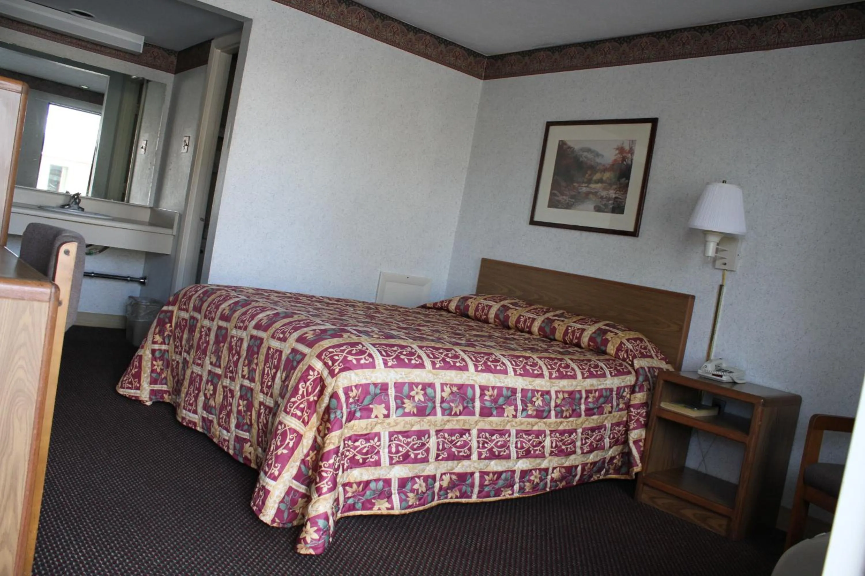 Bed in Budget Host Inn Bristol