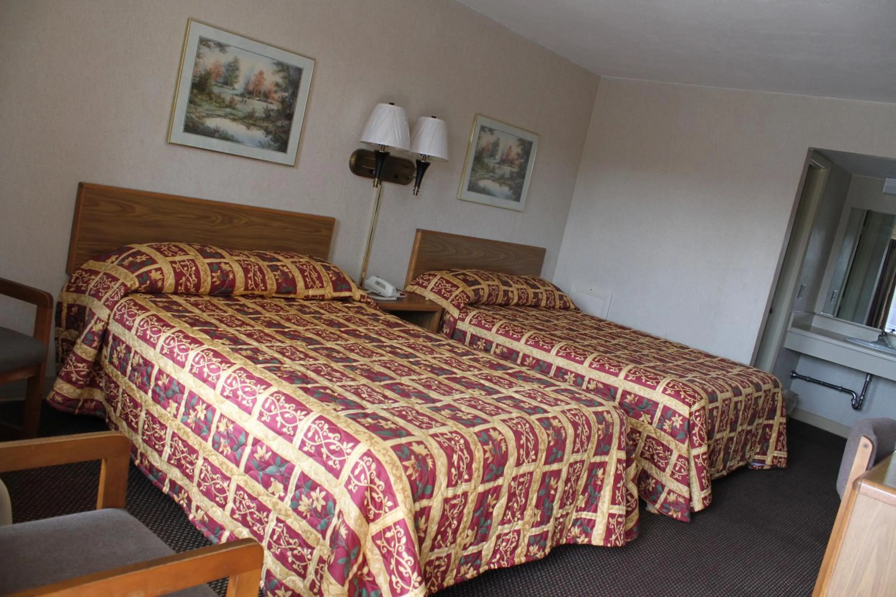 Bed in Budget Host Inn Bristol