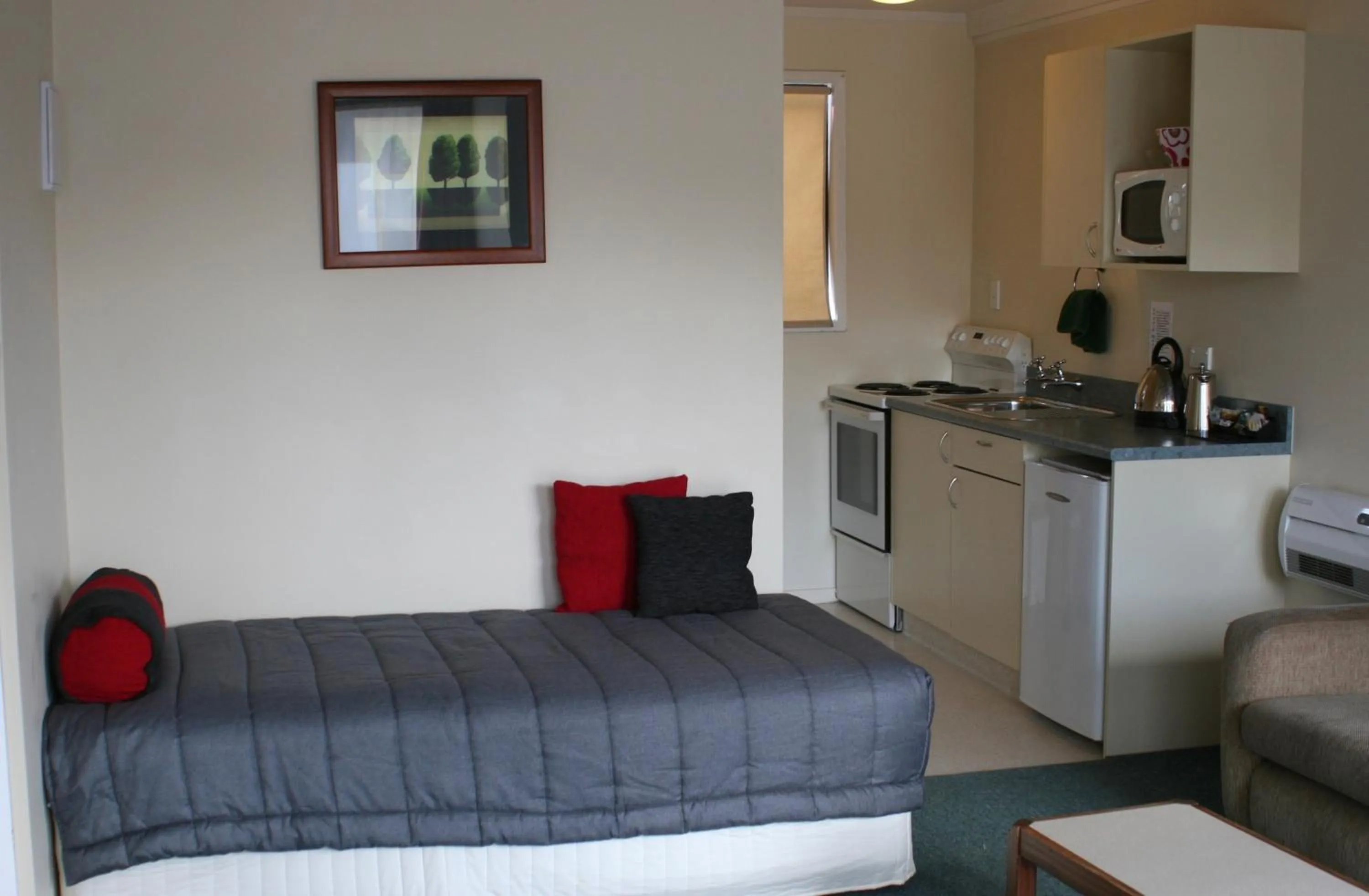 Kitchen or kitchenette in Bavarian Motel