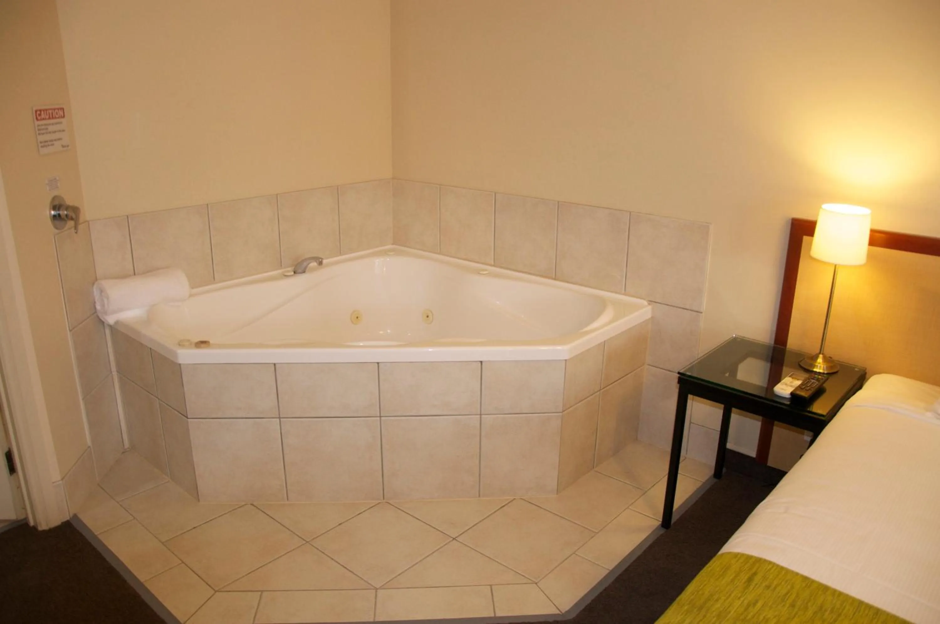 Bathroom, Bed in Tuscany Villas Whakatane