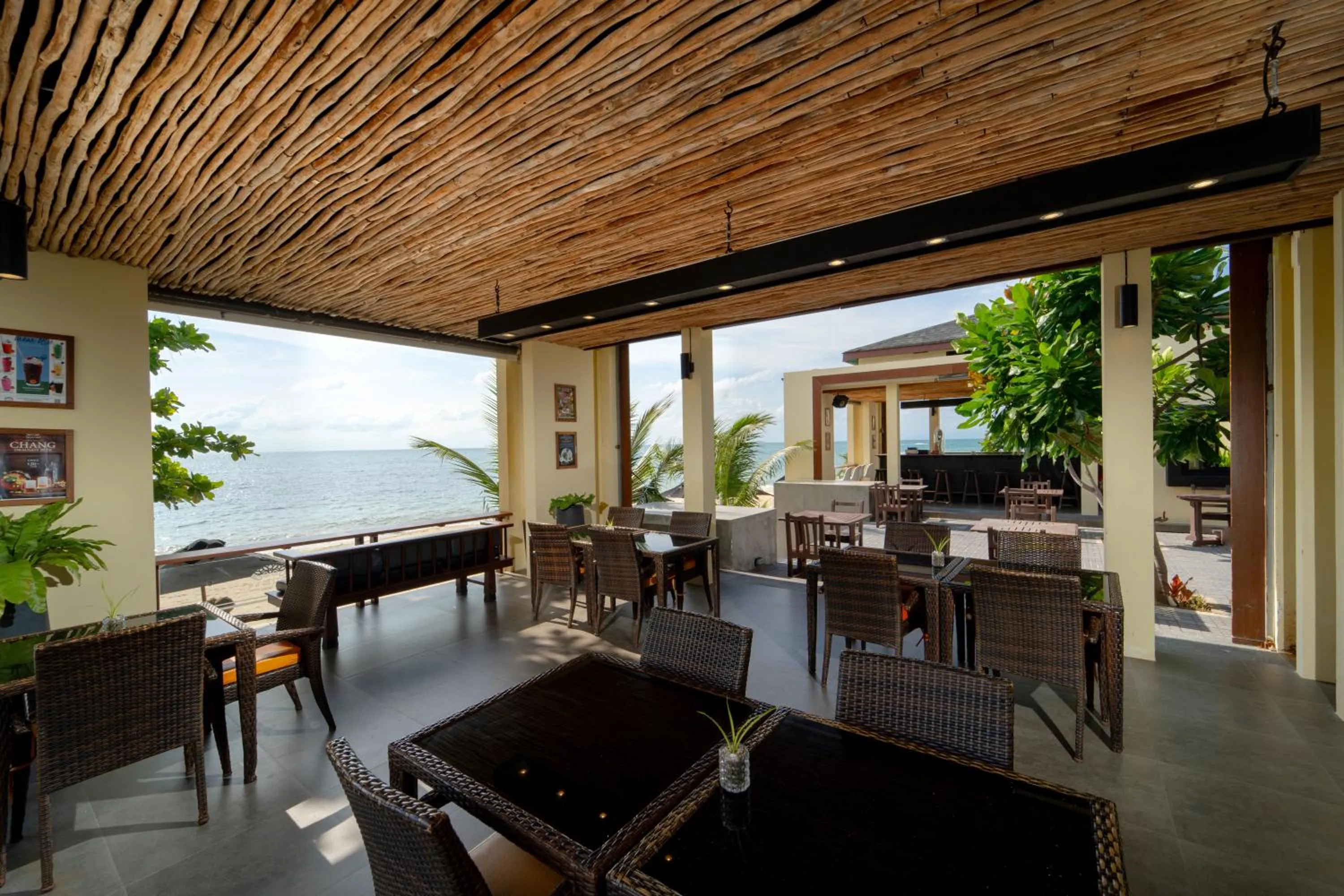 Lounge or bar in Pavilion Samui Villas and Resort - SHA Extra Plus