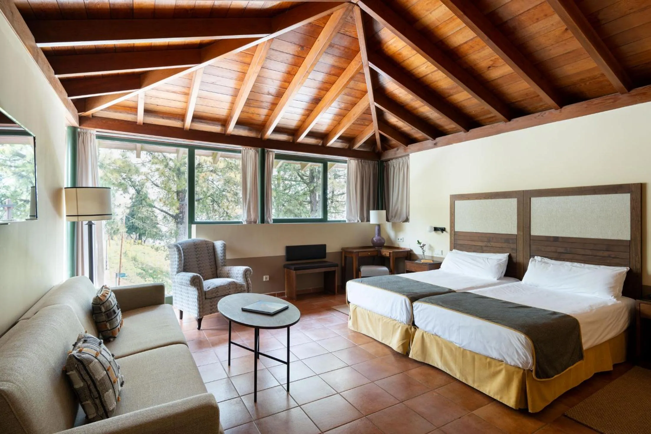 Photo of the whole room, Bed in Parador de Cruz de Tejeda