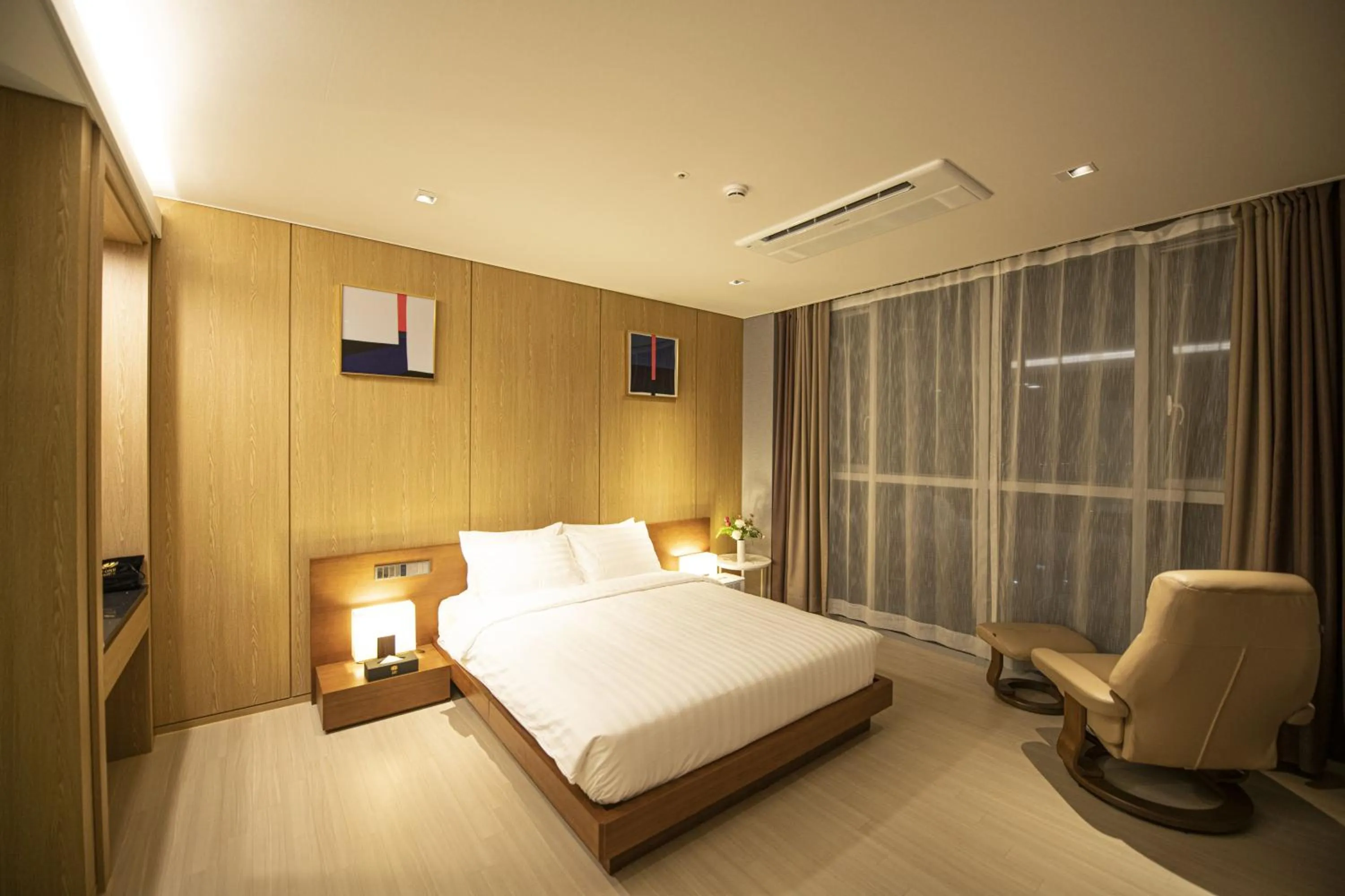 Bed in J One Hotel Cheongju