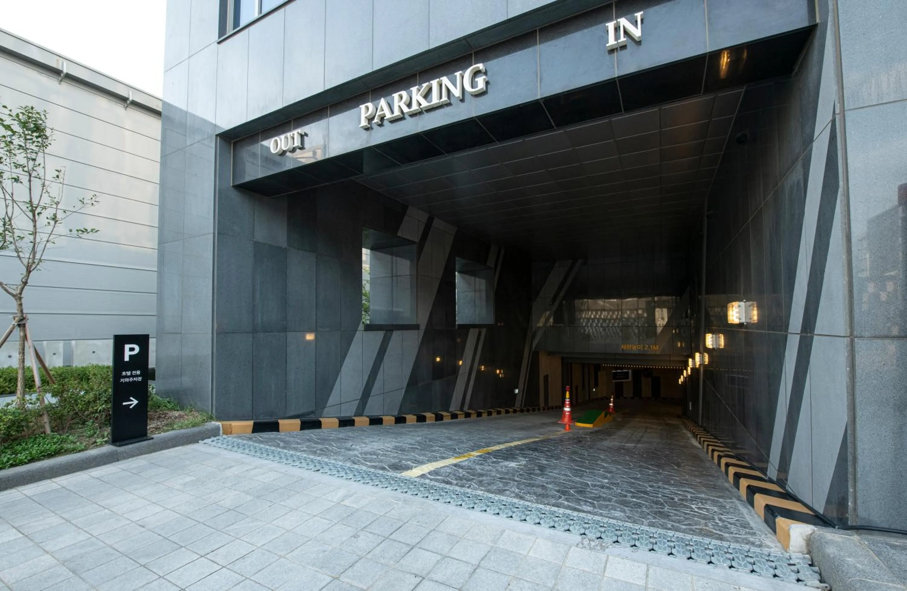 Parking in J One Hotel Cheongju