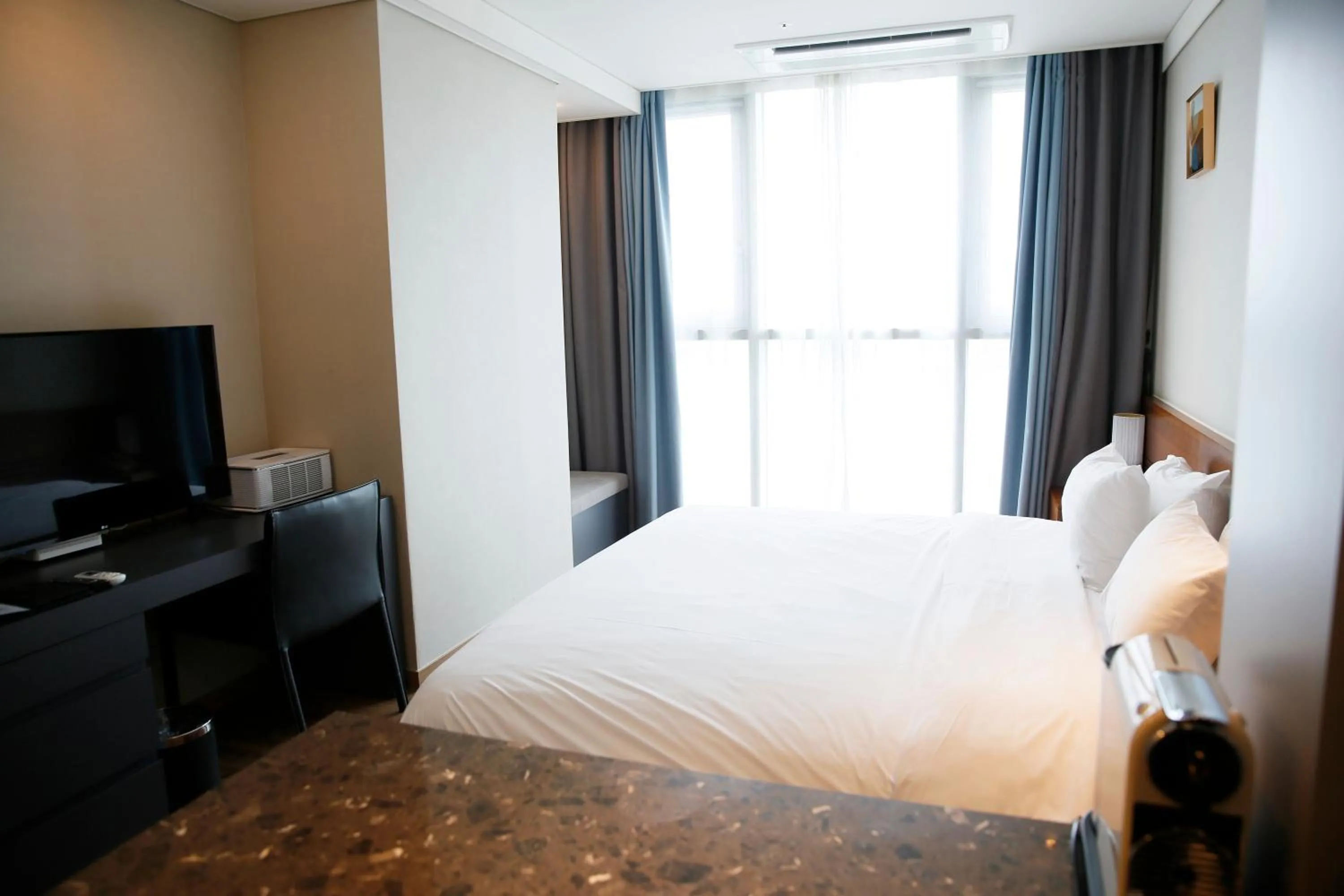 Bed in J One Hotel Cheongju