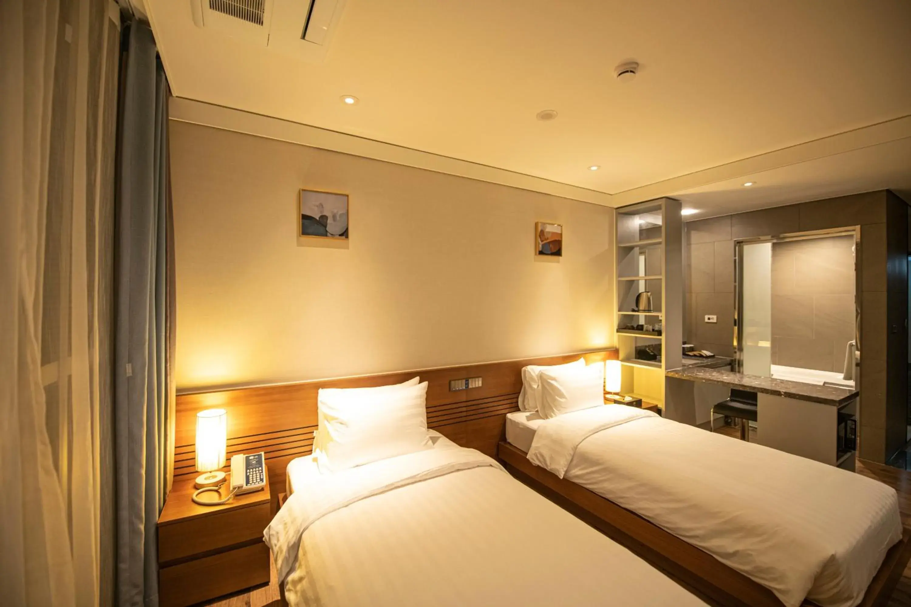 Standard Twin Room in J One Hotel Cheongju Standard Twin Room in J One Hotel Cheongju