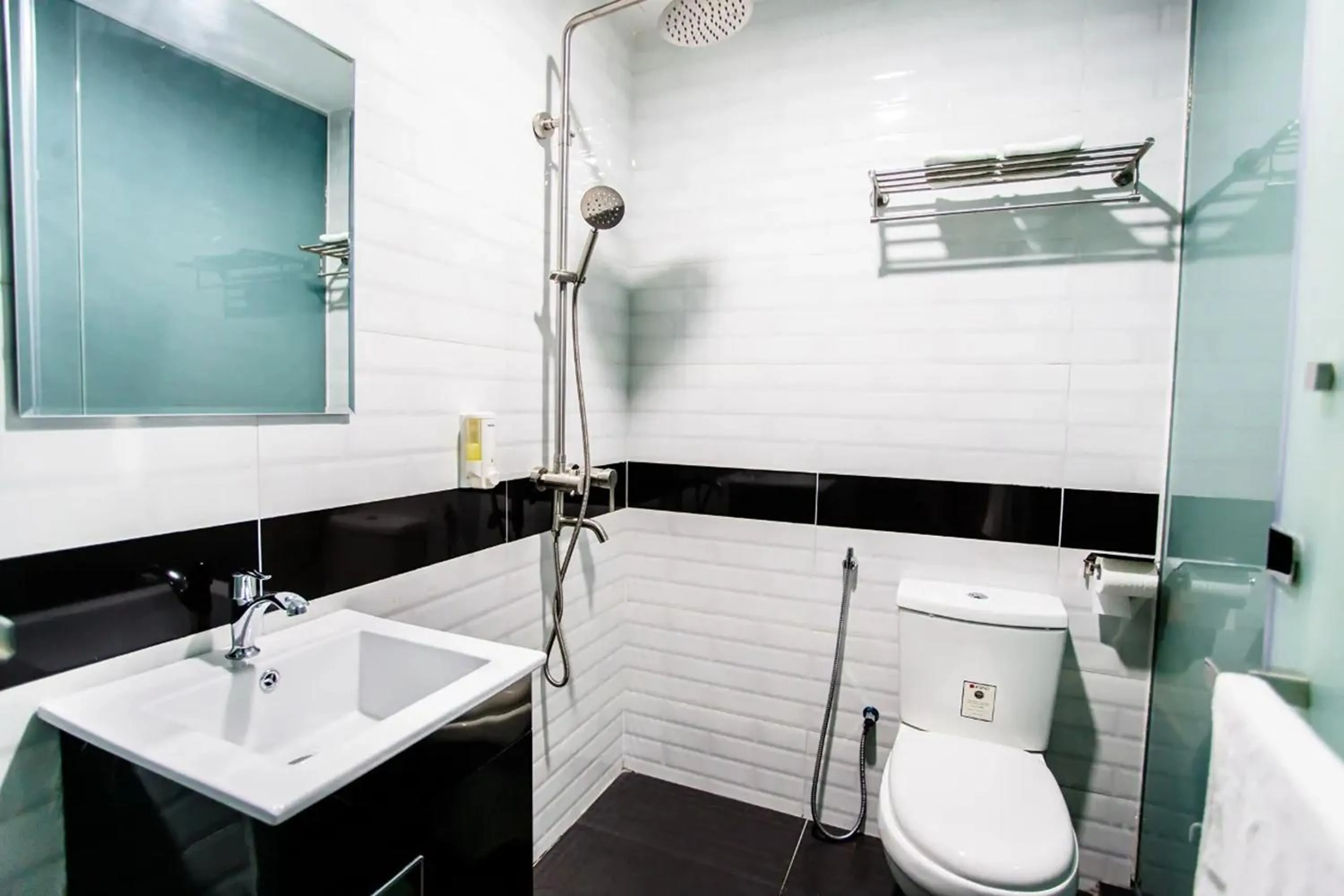 Shower in Jenjarom Boutique Hotel