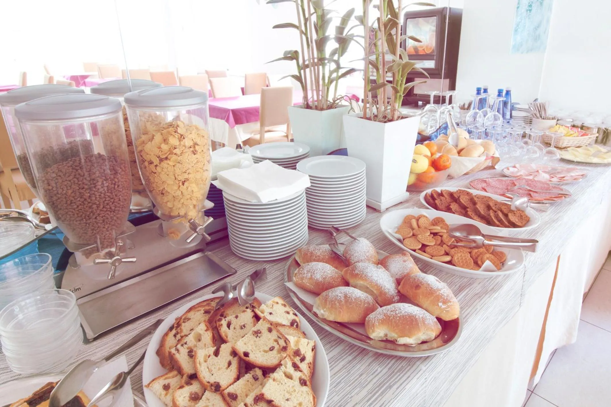 Buffet breakfast in Hotel Aria di Mare Bed & Breakfast & Beach in centro a Riccione